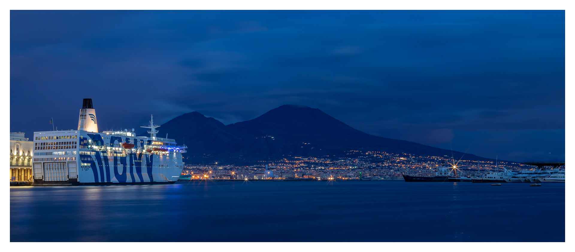 Vesuvio in the blue hour