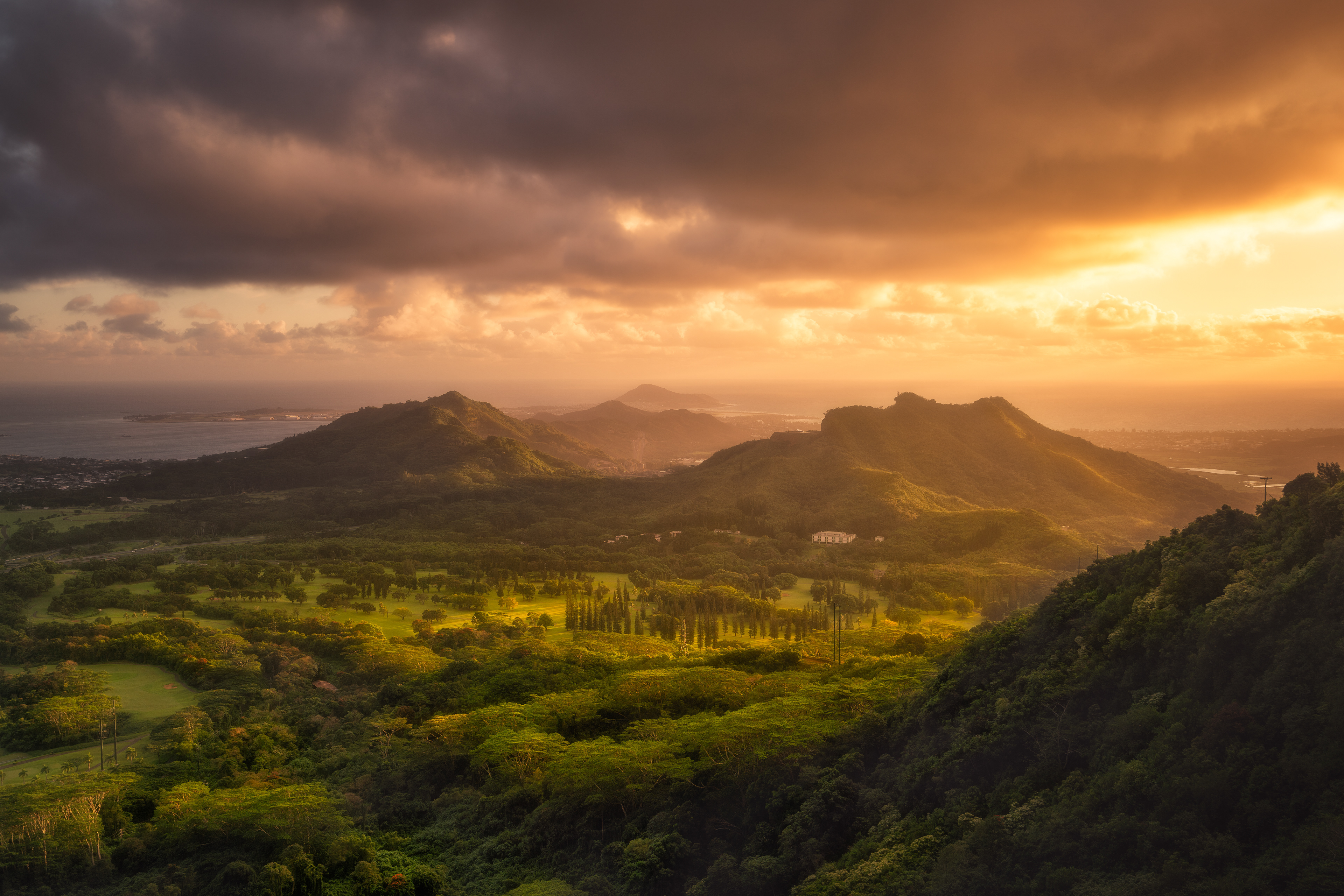 Nu'uanu Pali Lookout - Oahu