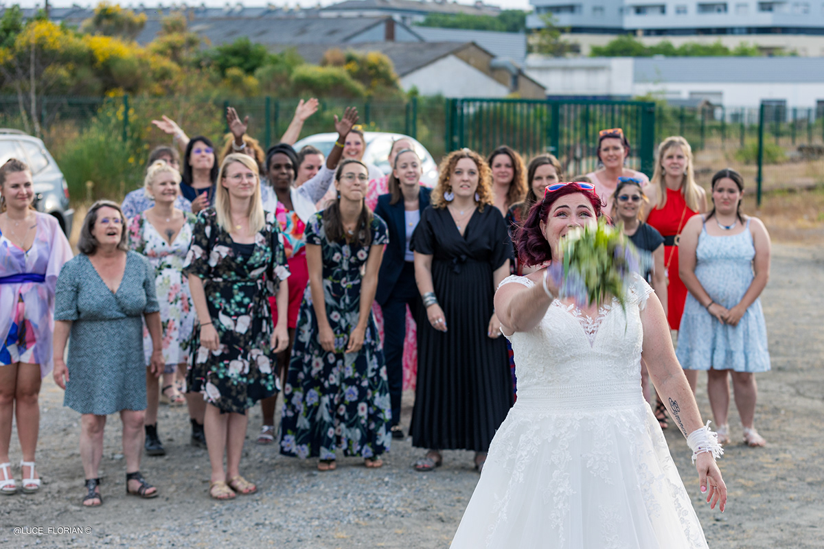 Danse en soirée — convives sur la piste