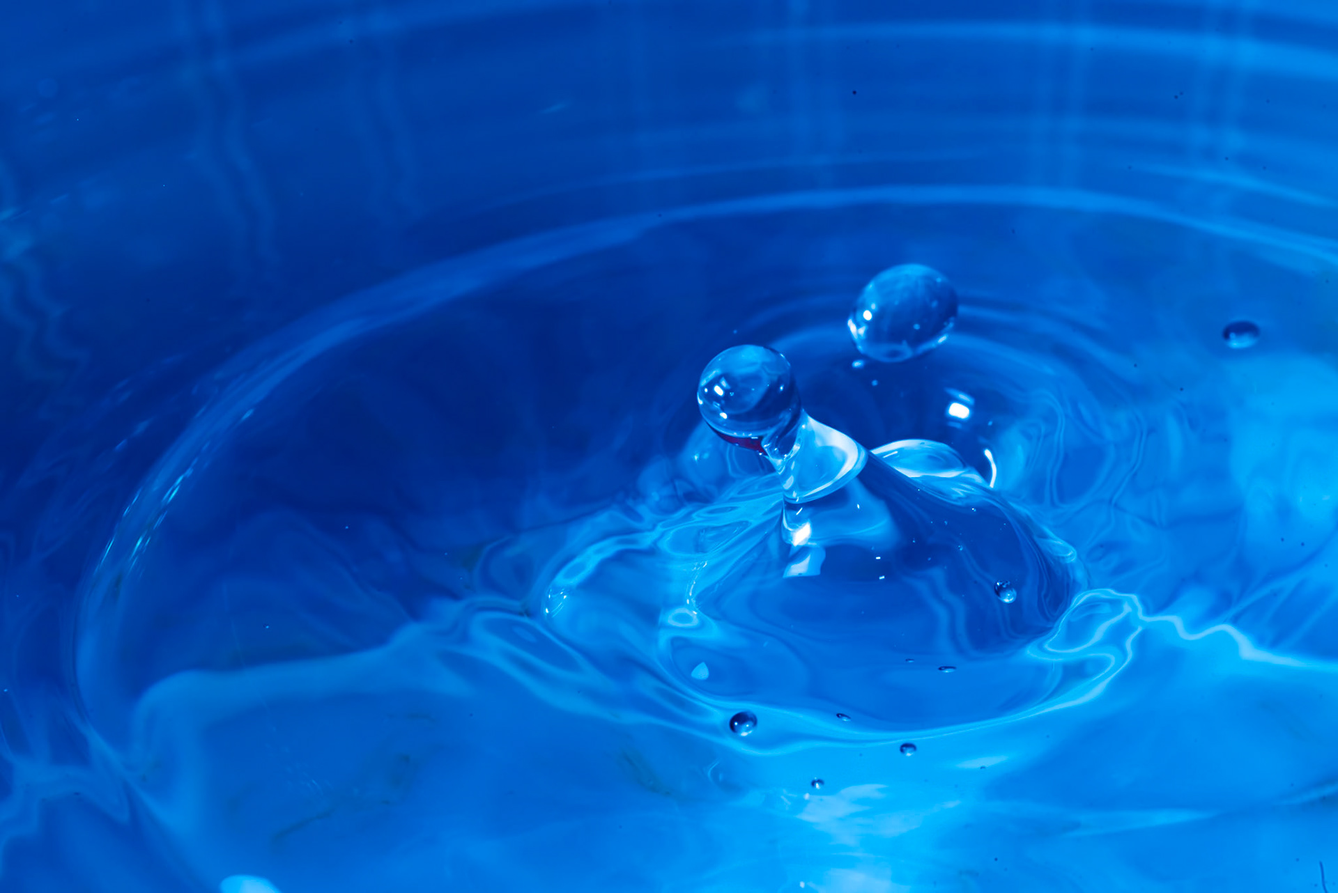 Water drops splashing