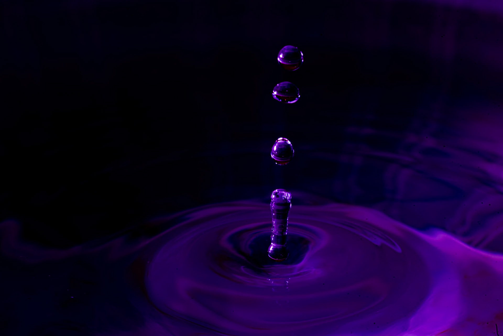 Water drops splashing