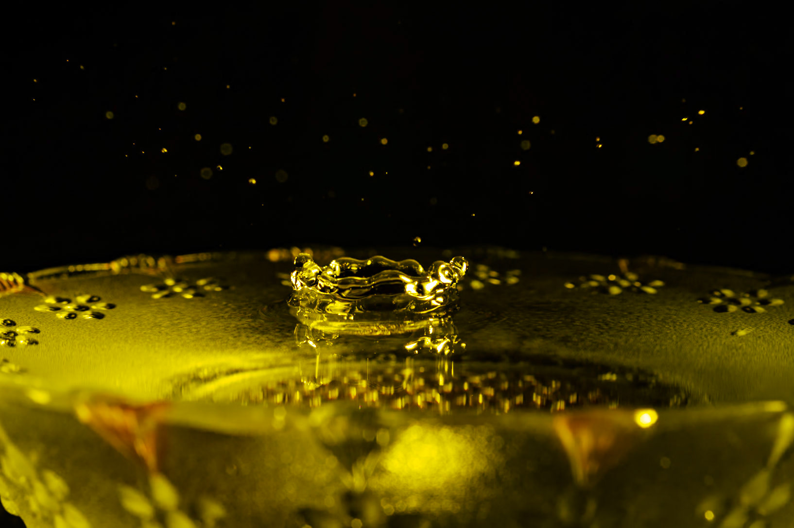 Water drops splashing