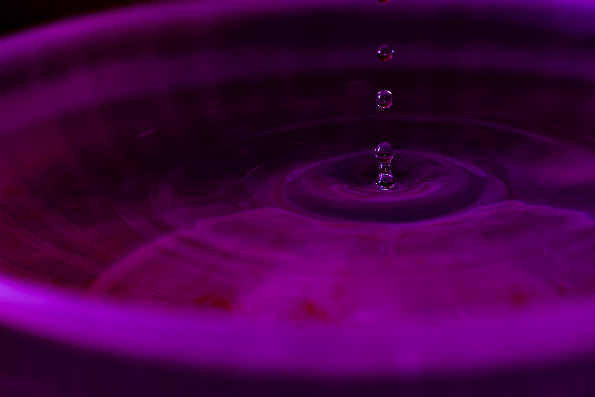 Water drops splashing