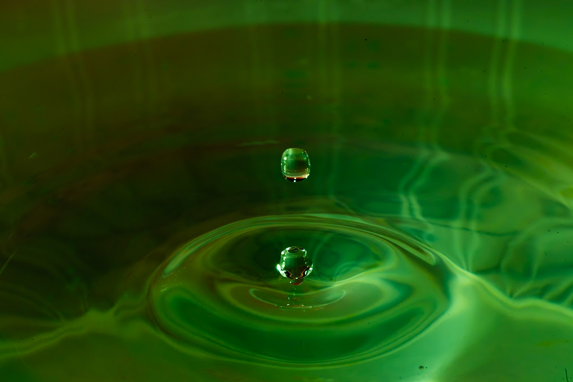 Water drops splashing