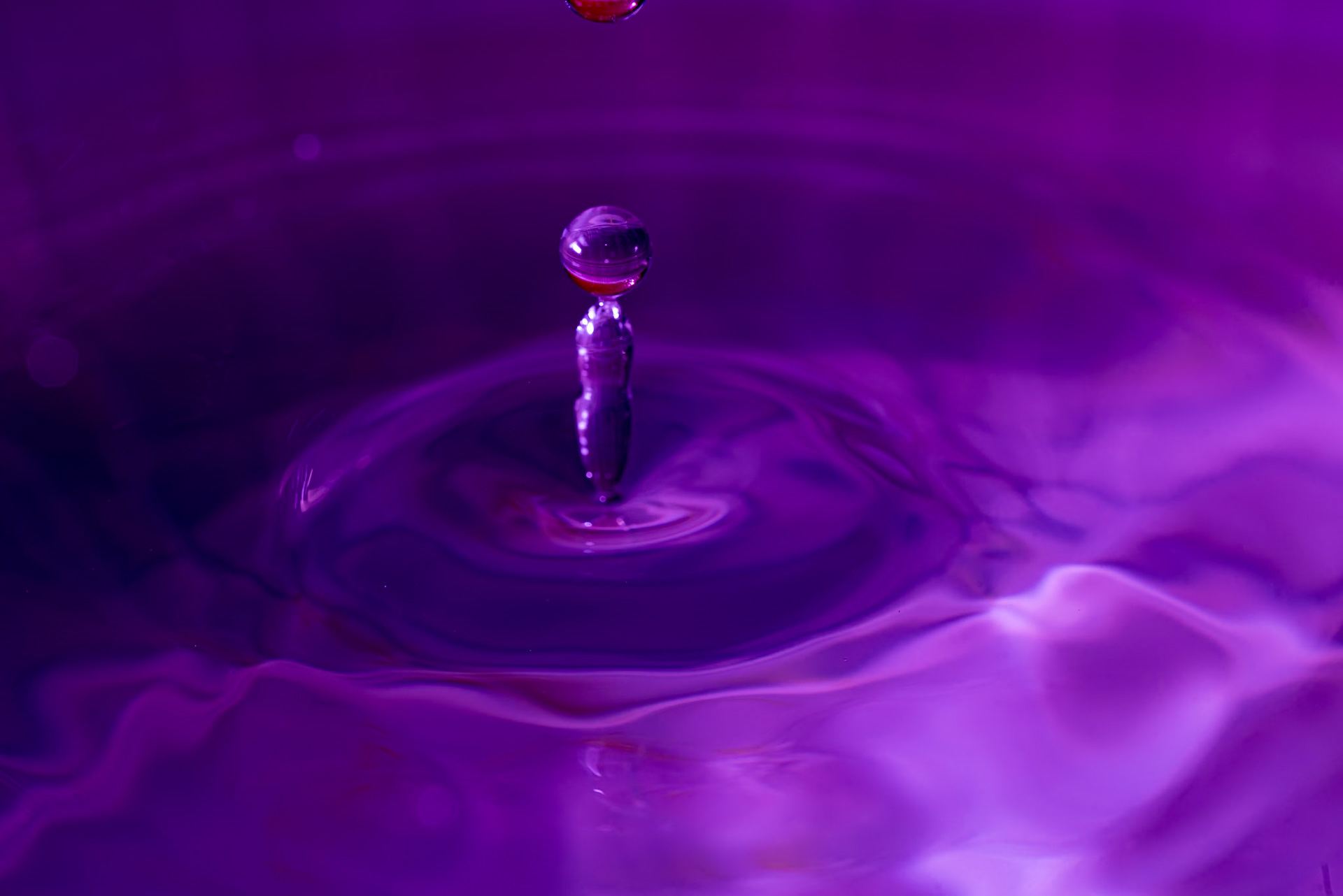 Water drops splashing