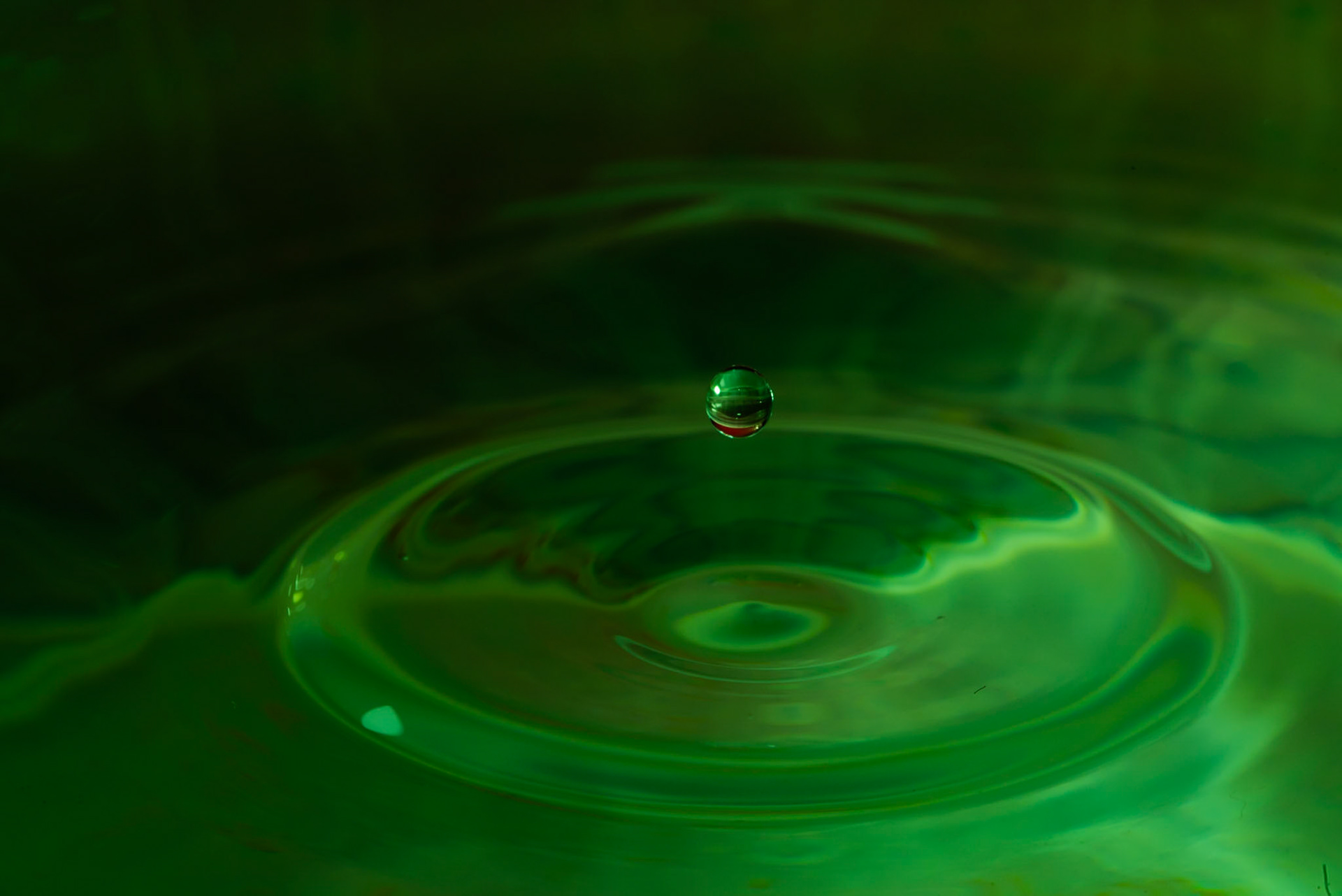 Water drops splashing