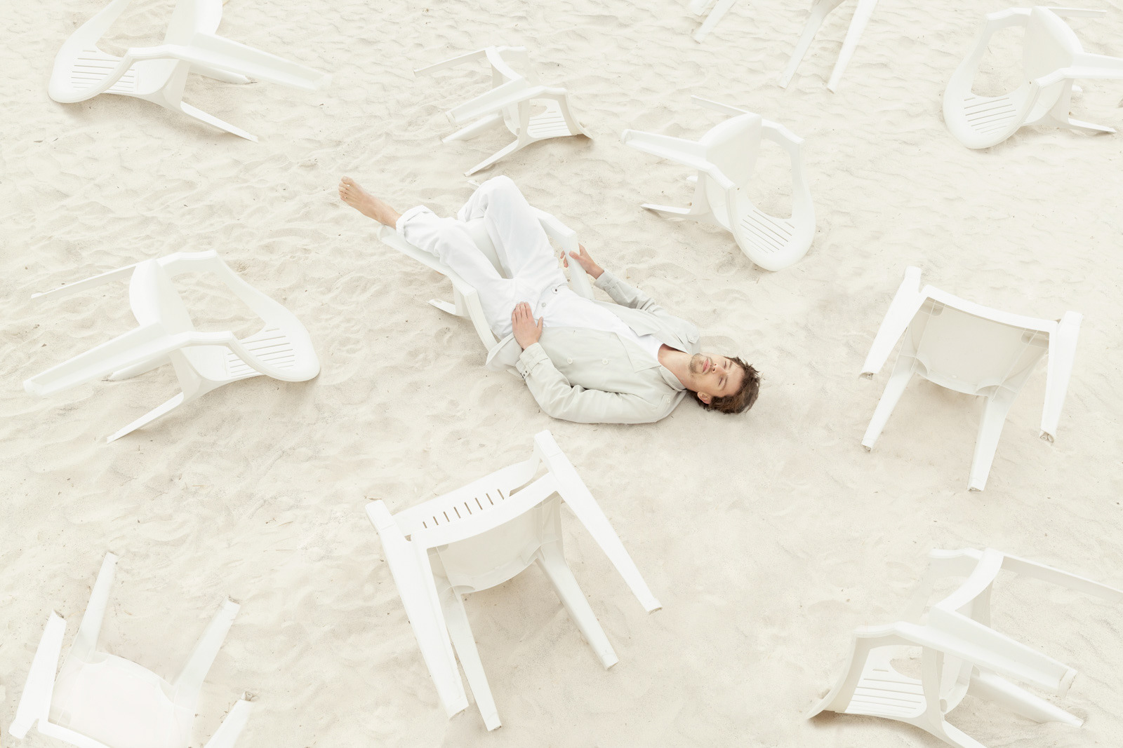 Last man on heart progetto editoriale dal sapore surrealista pubblicato su Cabinet de l'art ottobre 2022