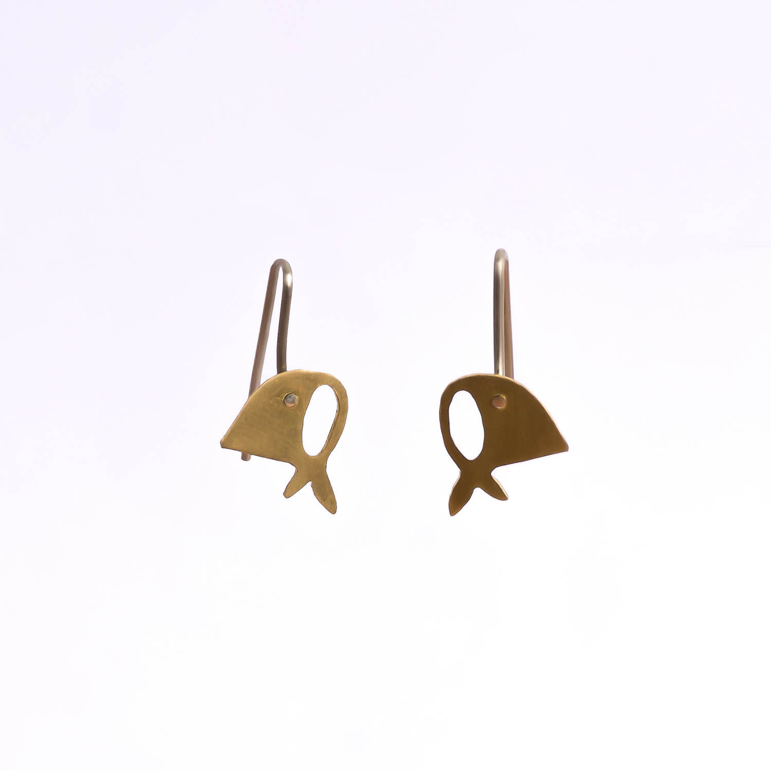 Aros Madres de la plaza. Bronce, remache gancho de alpaca. Pieza única. $15.000