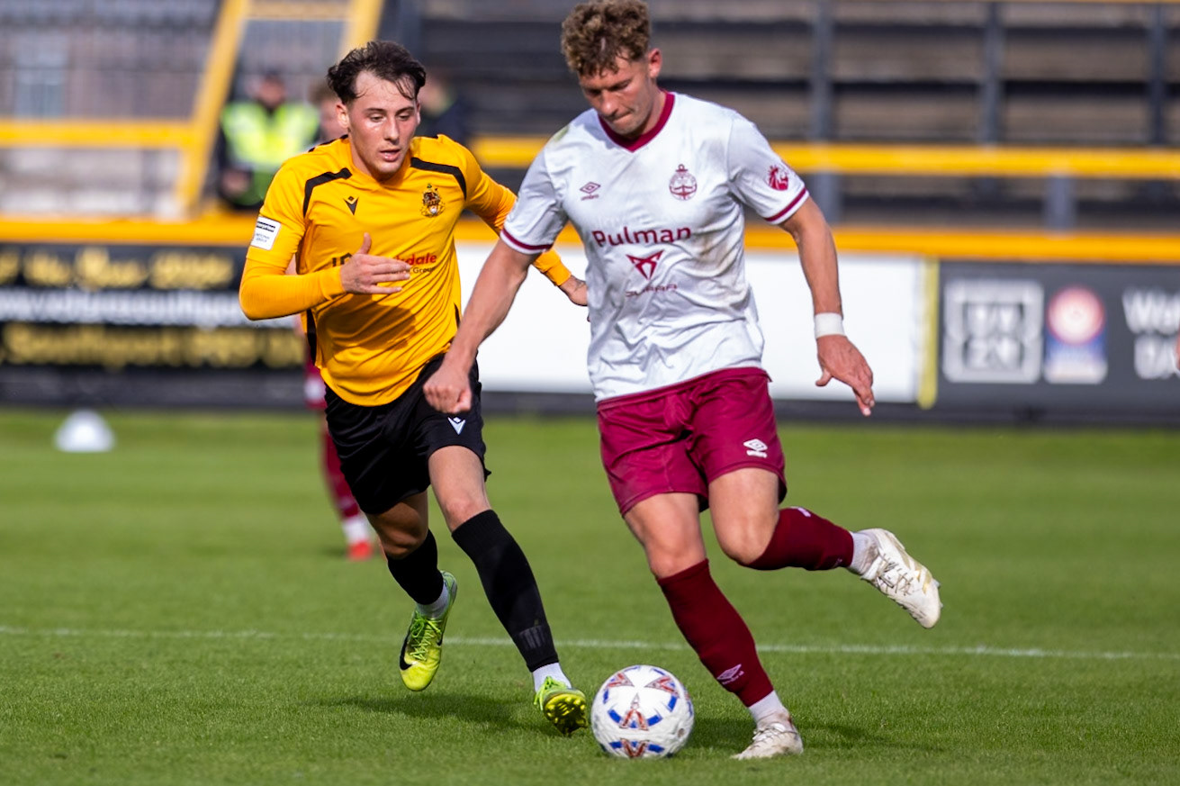 Southport, ENGLAND - during the Enterprise National League North match between Southport and South Shields at Southport.Canon Canon EOS R6m2 640 1/6400 2.8 (Pic by John Middleton)