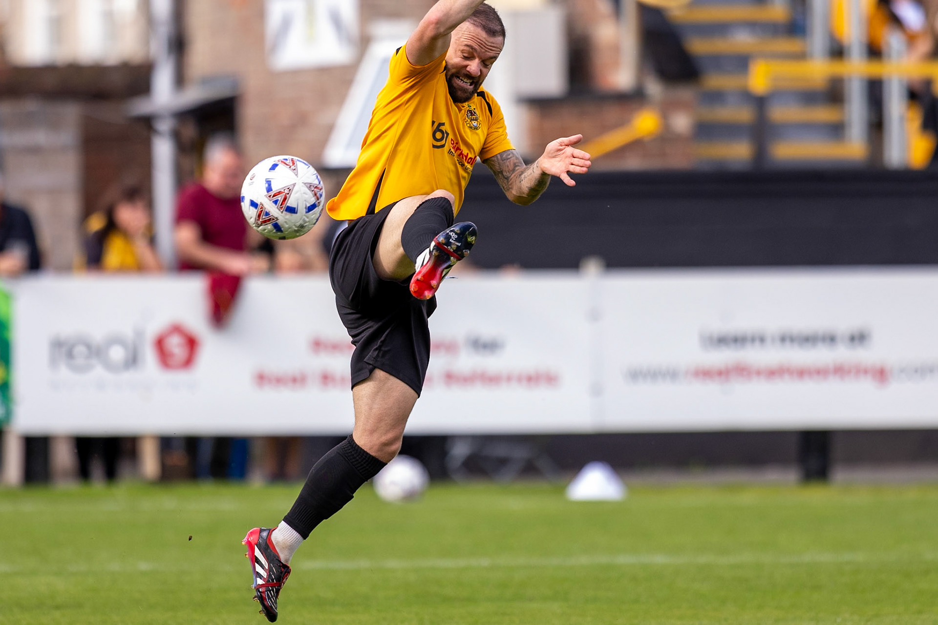 Southport, ENGLAND - during the Enterprise National League North match between Southport and South Shields at Southport.Canon Canon EOS R6m2 640 1/4000 2.8 (Pic by John Middleton)