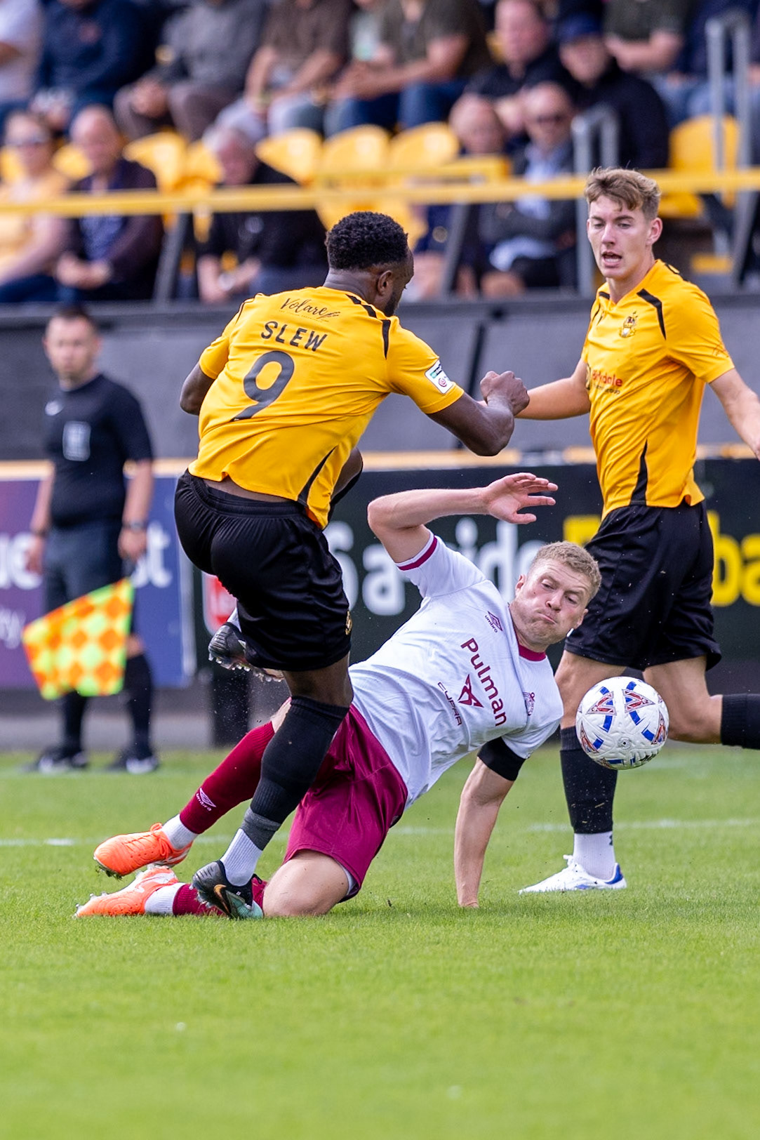 Southport, ENGLAND - during the Enterprise National League North match between Southport and South Shields at Southport.Canon Canon EOS R6m2 640 1/3200 2.8 (Pic by John Middleton)