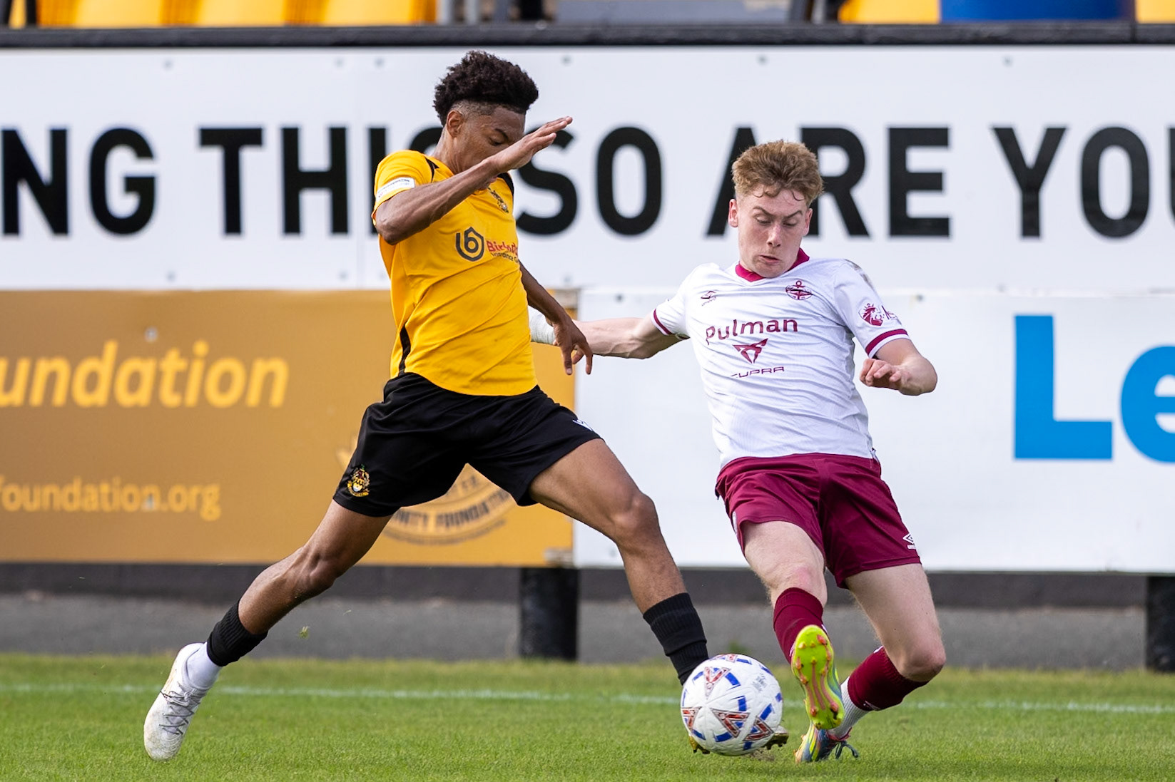 Southport, ENGLAND - during the Enterprise National League North match between Southport and South Shields at Southport.Canon Canon EOS R6m2 320 1/2500 2.8 (Pic by John Middleton)
