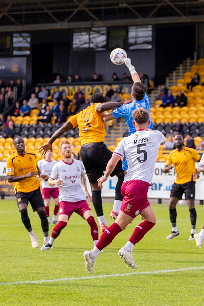 Southport, ENGLAND - during the Enterprise National League North match between Southport and South Shields at Southport.Canon Canon EOS R3 500 1/3200 2.8 (Pic by John Middleton)