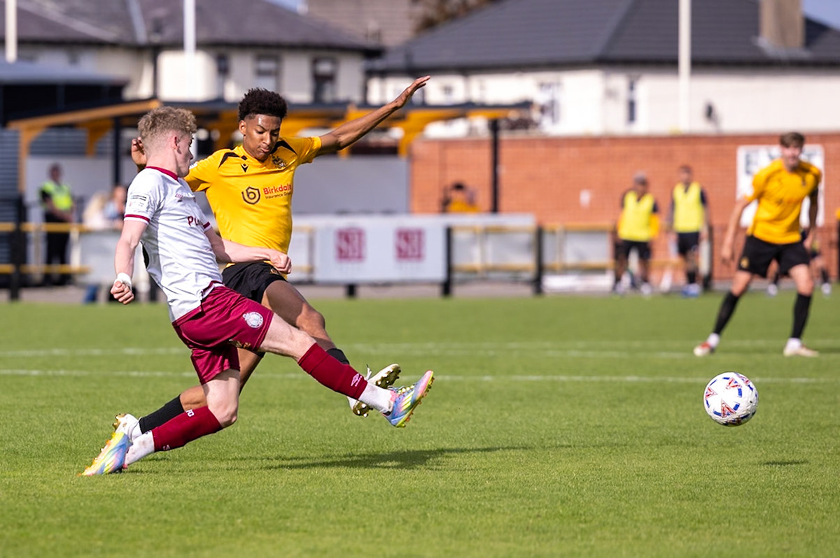 Southport, ENGLAND - during the Enterprise National League North match between Southport and South Shields at Southport.Canon Canon EOS R3 500 1/8000 2.8 (Pic by John Middleton)