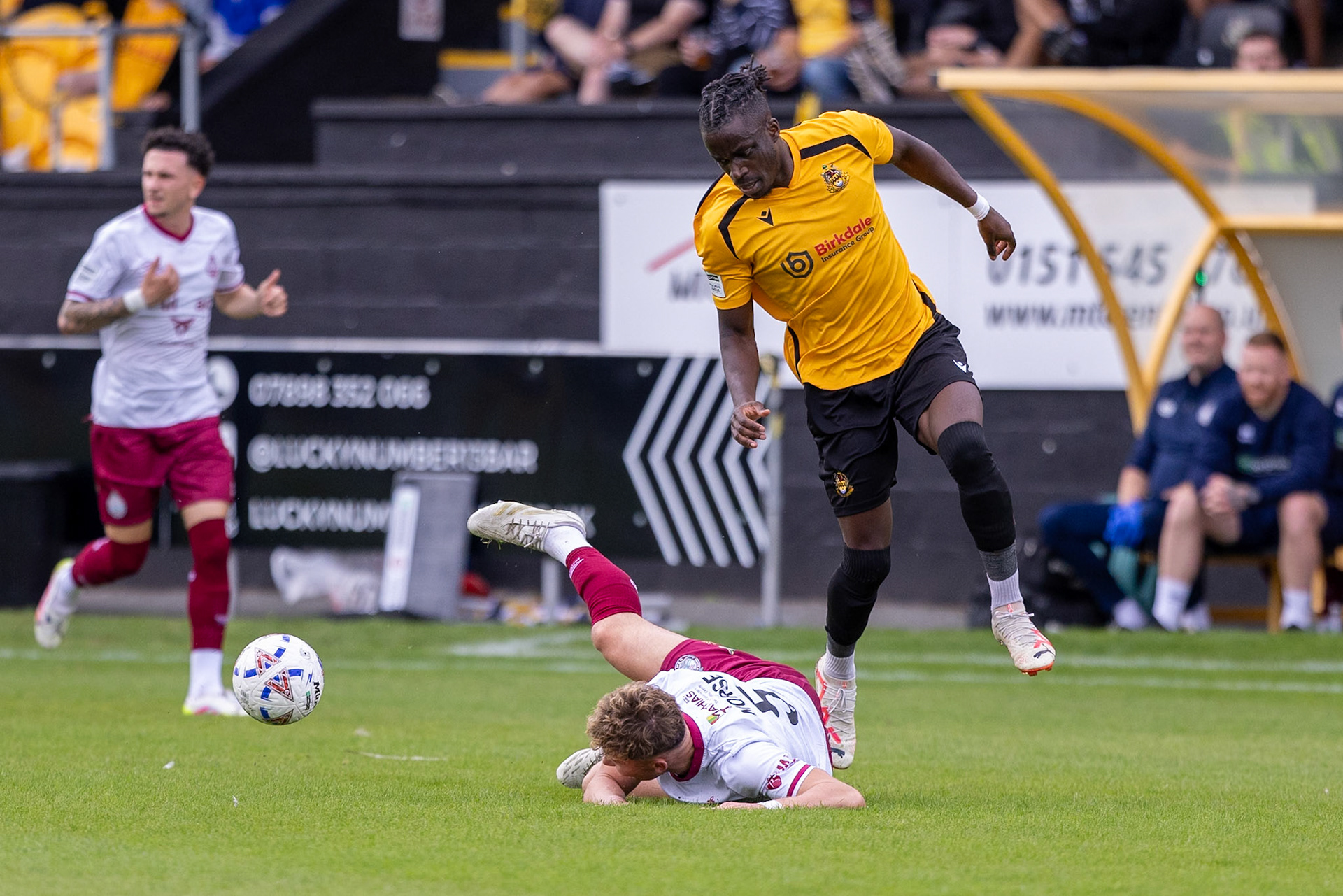 Southport, ENGLAND - during the Enterprise National League North match between Southport and South Shields at Southport.Canon Canon EOS R6m2 1000 1/6400 2.8 (Pic by John Middleton)