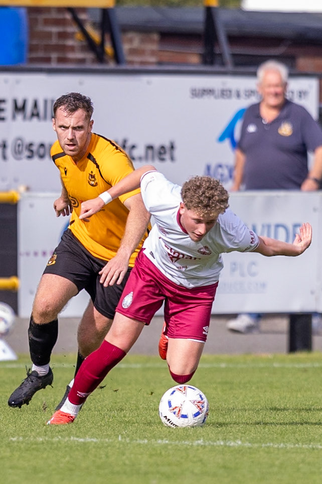 Southport, ENGLAND - during the Enterprise National League North match between Southport and South Shields at Southport.Canon Canon EOS R6m2 640 1/8000 2.8 (Pic by John Middleton)