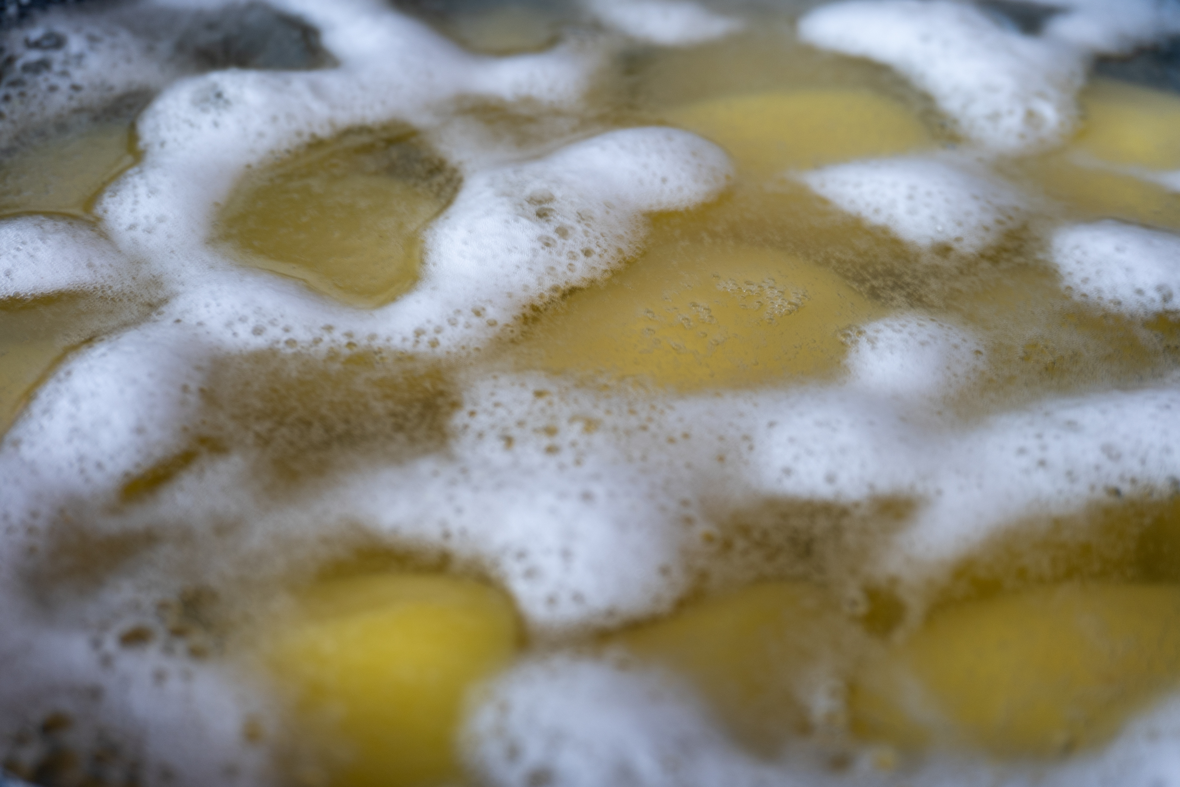 Sama nie wiem dlaczego, ale tata kojarzy mi się z ziemniakami. Nawet nie koniecznie tata - moje dzieciństwo. Ziemniaki były na co dzień i od święta. Po prostu były stale.