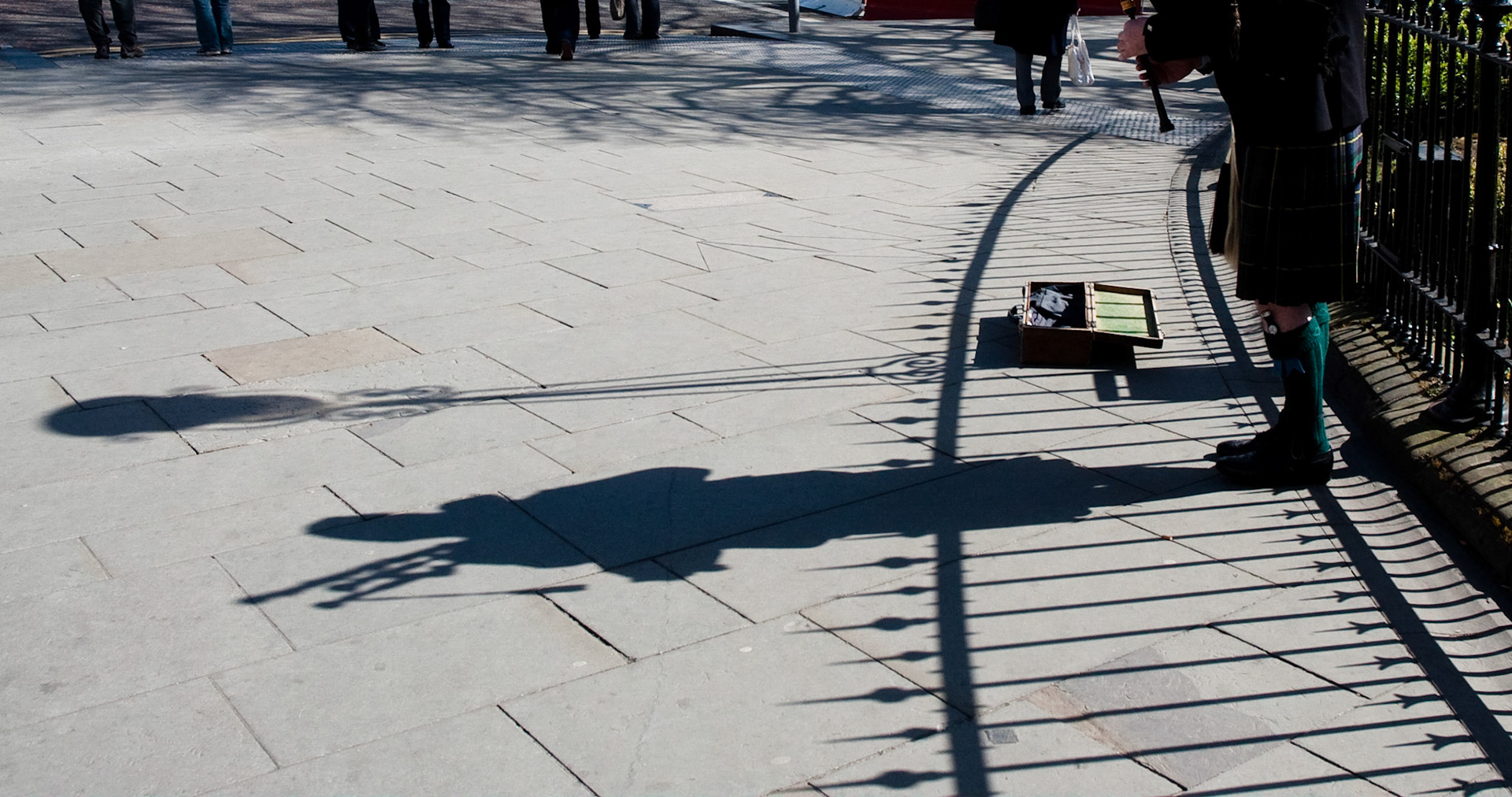 Piper, Waverley Bridge, Edinburgh, 2009