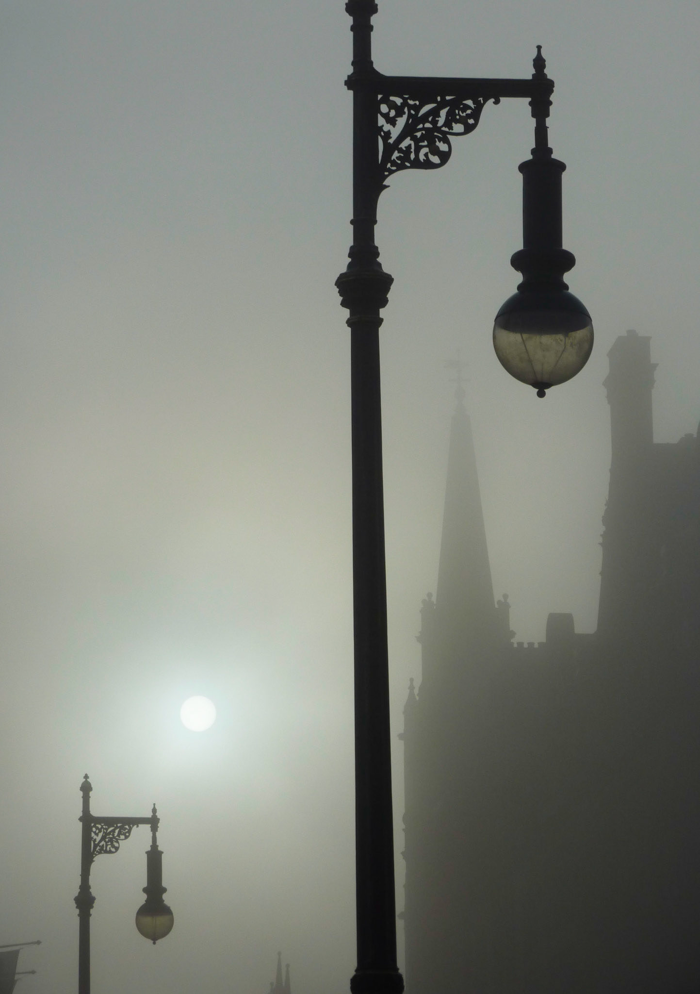 Foggy day, North Bridge, Edinburgh, 2009