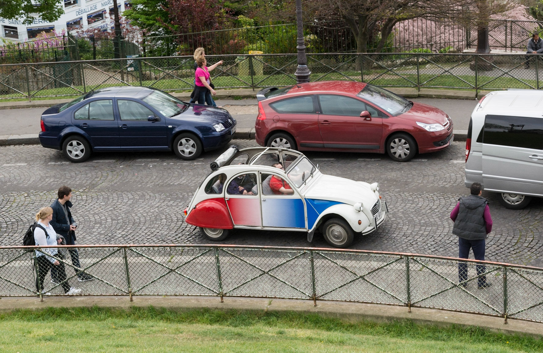 Citroen 2CV, Sacré-Cœur, Paris, 2015