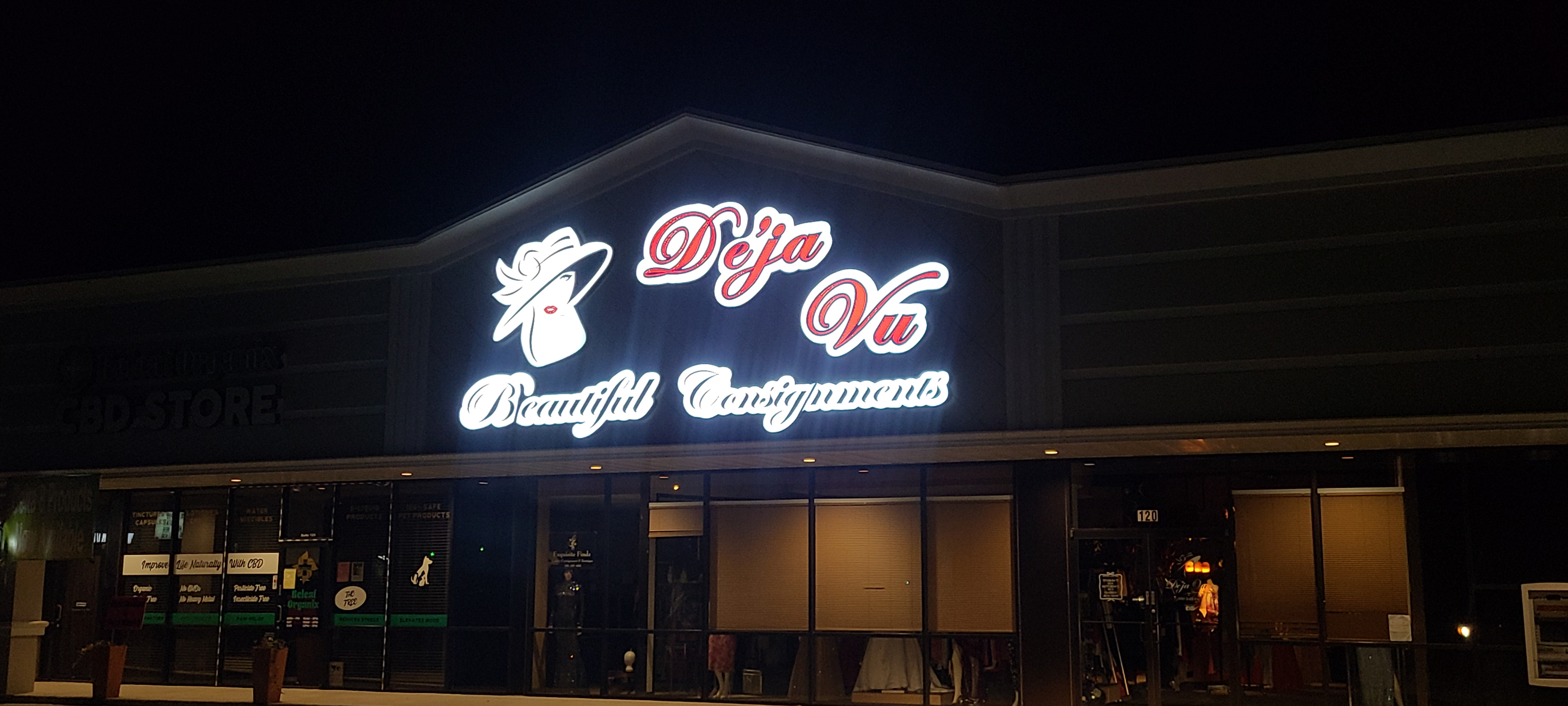 LED pylon signs created for De'ja Vu