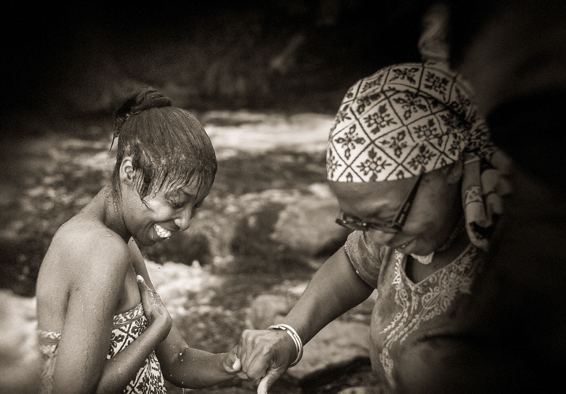 Driving back after the cleansing ceremony, the girl of good age is light at heart. She can already feel the impact of the treatment. She is shining and radiating like a star – and I for one can certify that the darkness was at least gone from her face.  But what the darkness was about – no-one will reveal; it is between her and her ancestors. 