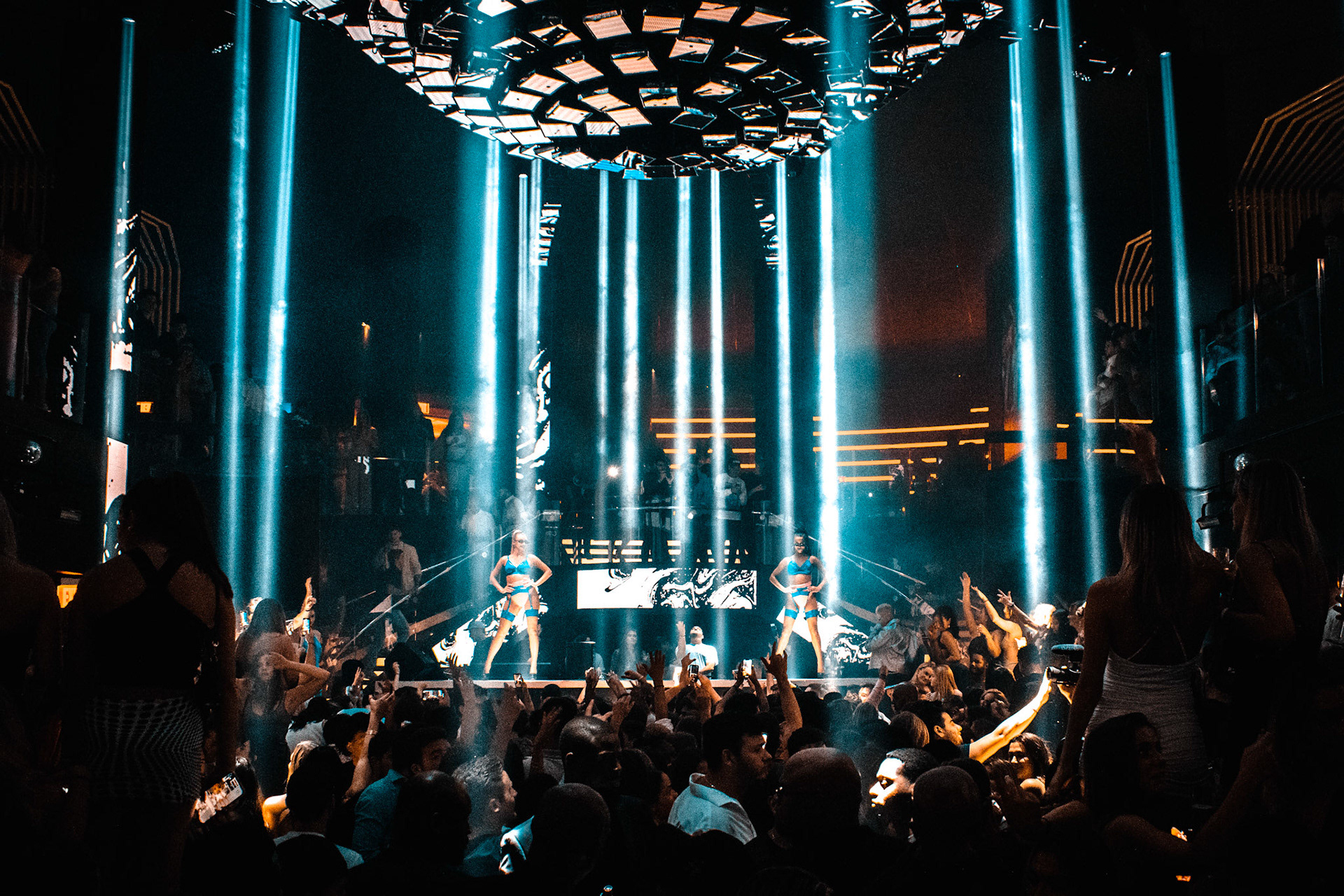 JONAS BLUE - Liv Miami