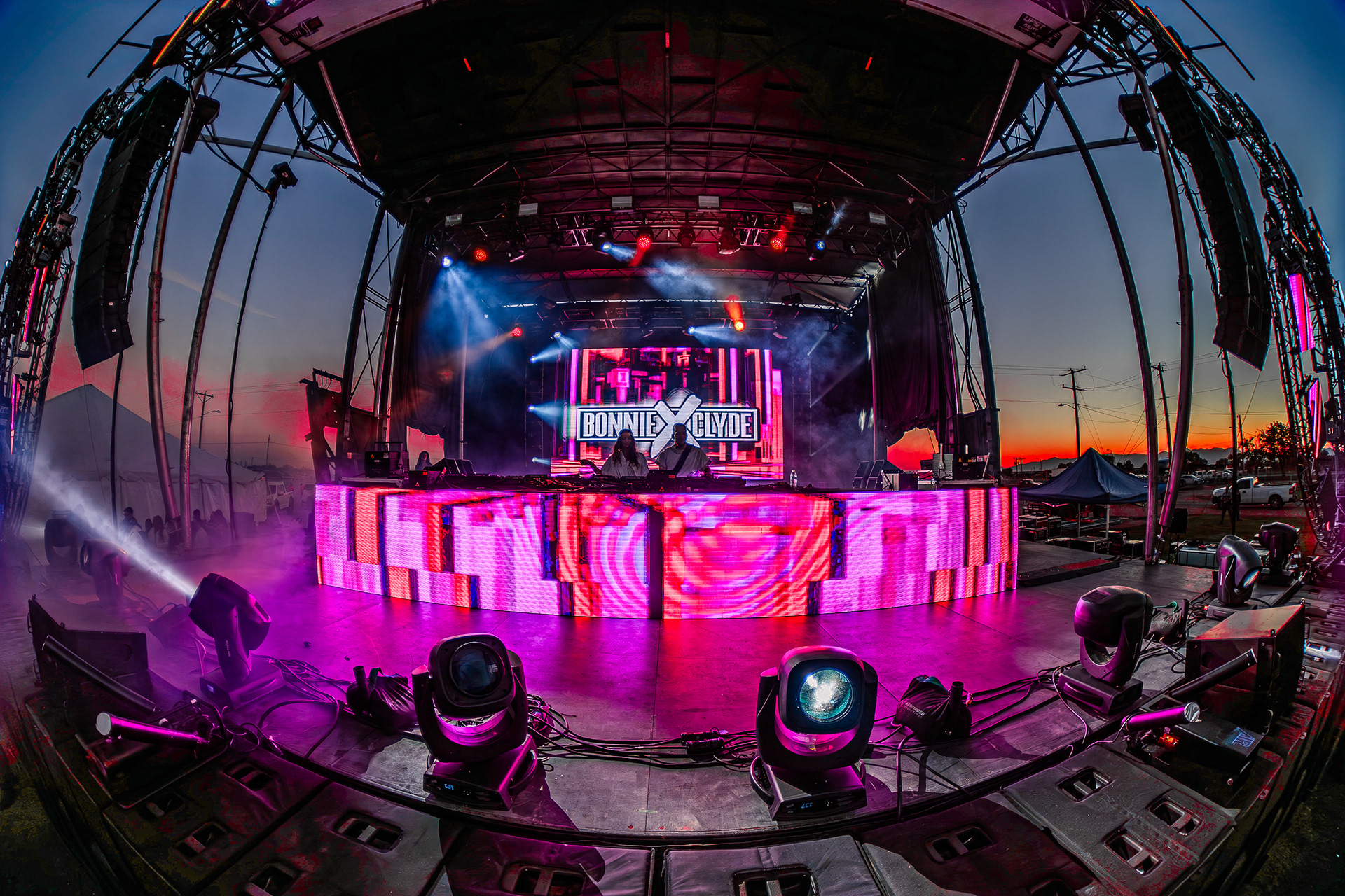 BONNIE X CLYDE - Spooky Moon Festival