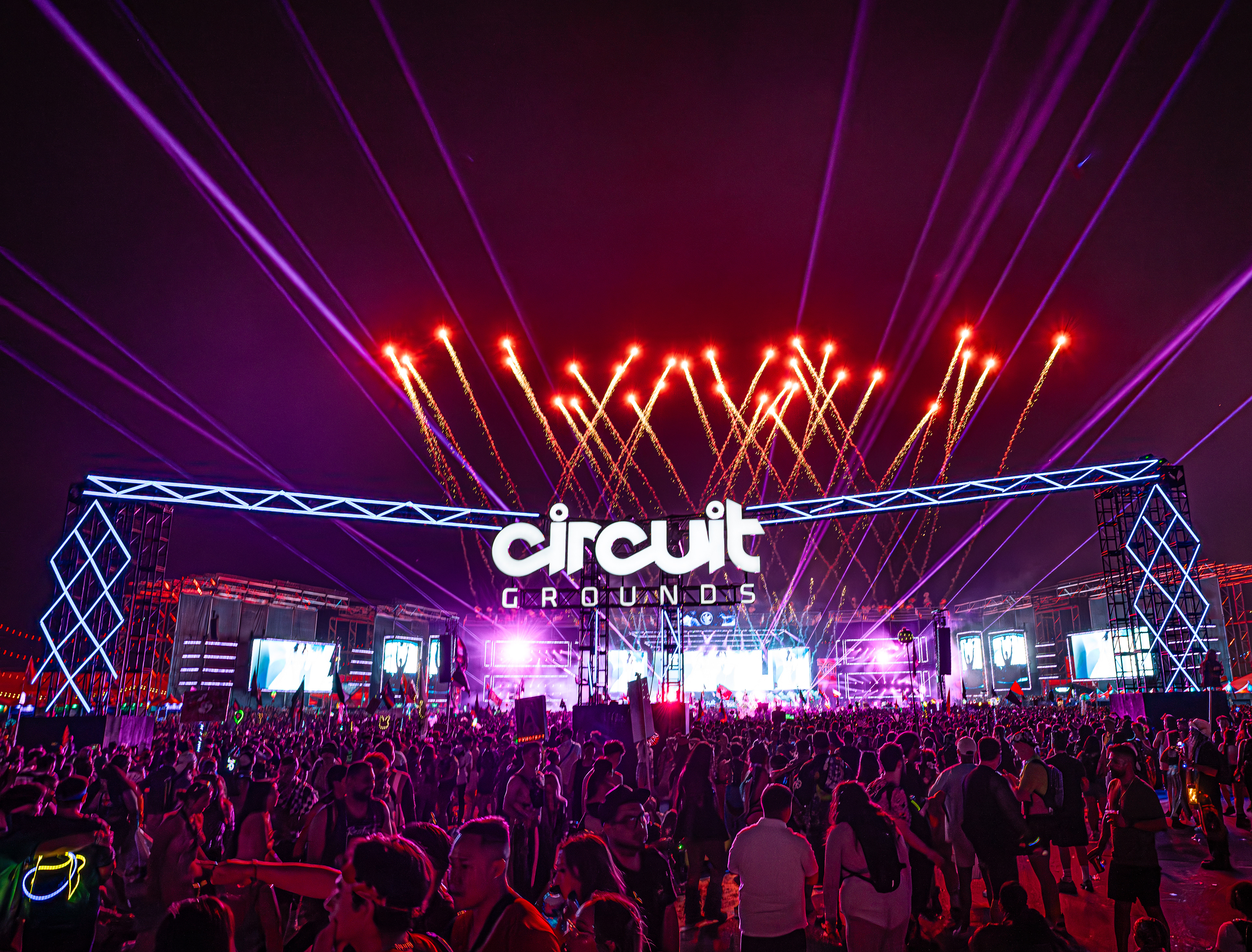 JOHN SUMMIT - EDCLV24