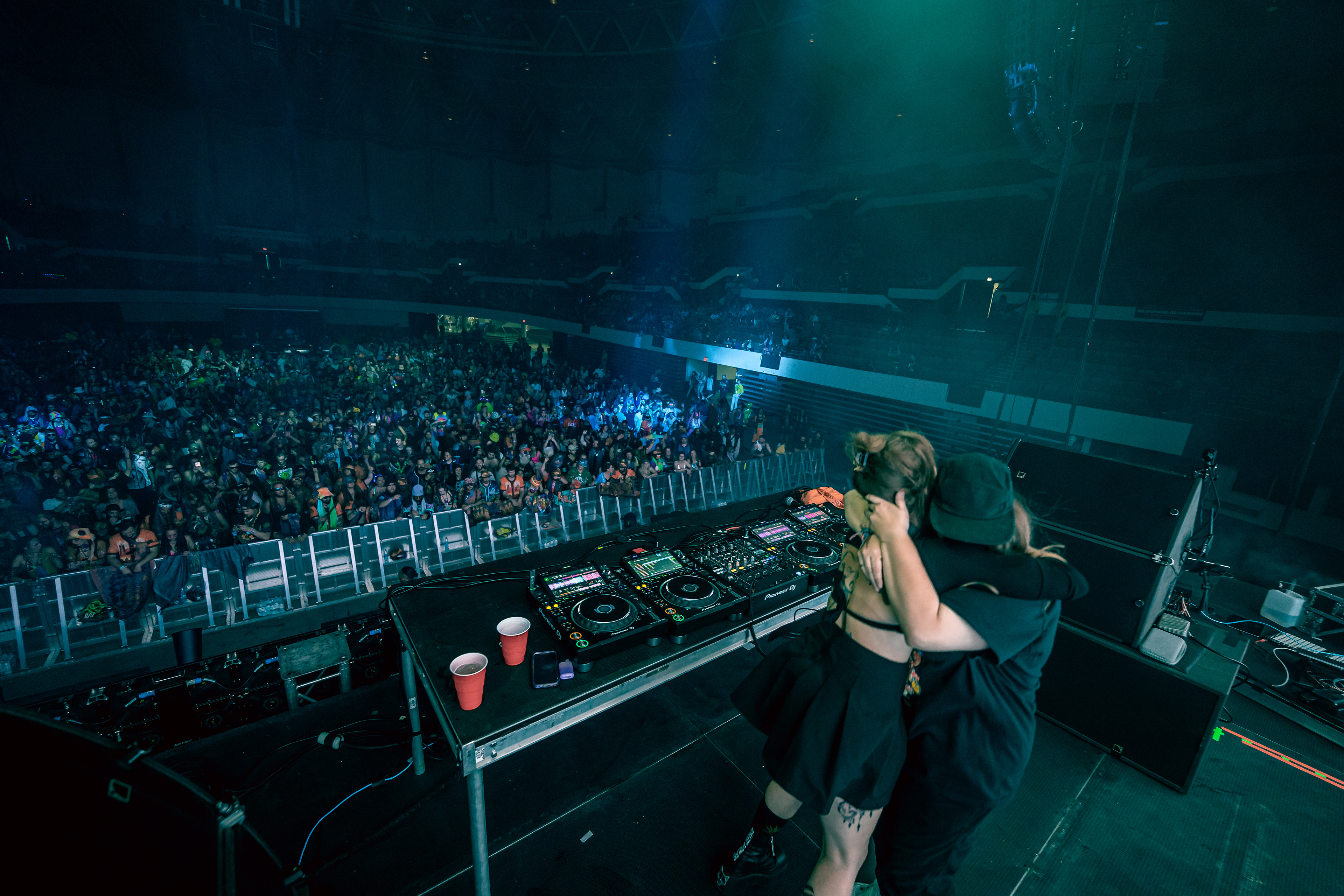 NOTLÖ B2B VEIL - Wobble Coliseum