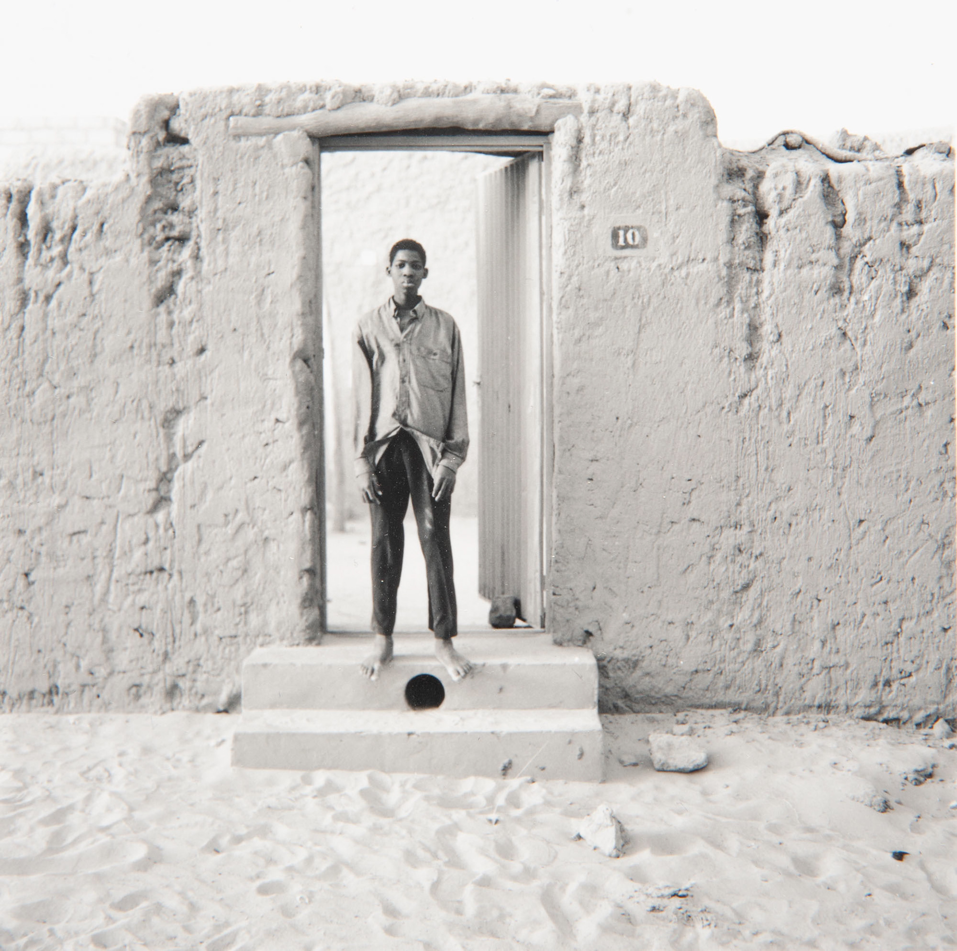 NOIR N°29 Portrait Ecole Djenne, mars 2008  Format L 0.45 X 0.45 cadre métal 0,70 m x 0,70 m                                     Mars  2008 