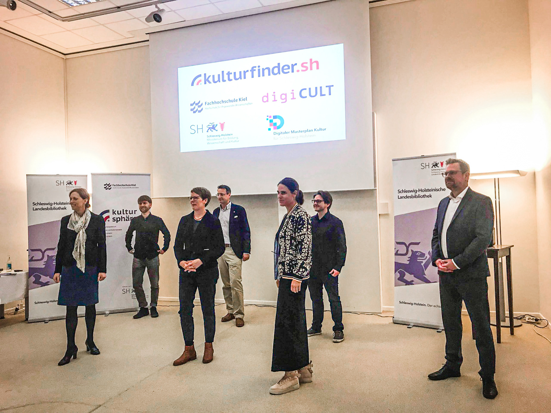 Präsentation kulturfinder.sh Team mit Kultusministerin Prien