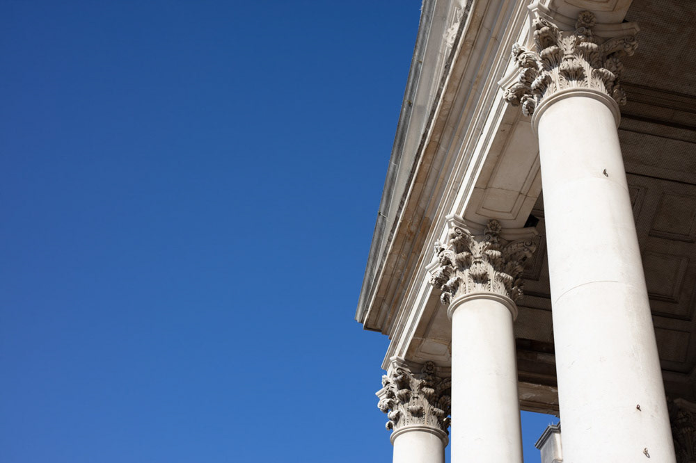 Leeds Civic Hall columns reaching into the clear sky