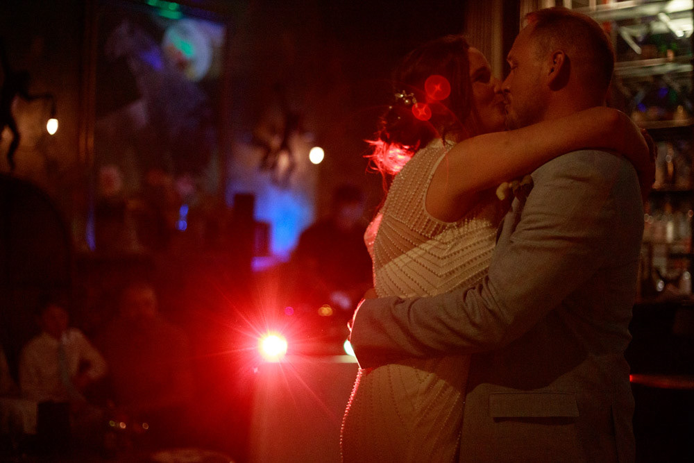 Dramatic lighting behind the couple’s first dance