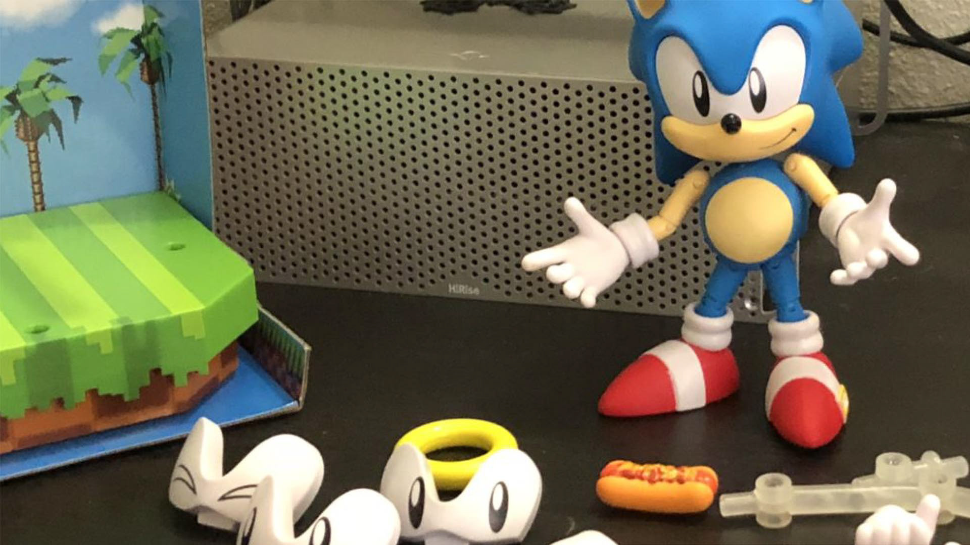 TOMY SEGA Sonic Classic 1991 Ultimate Figure featuring a fan photo showing all the parts
