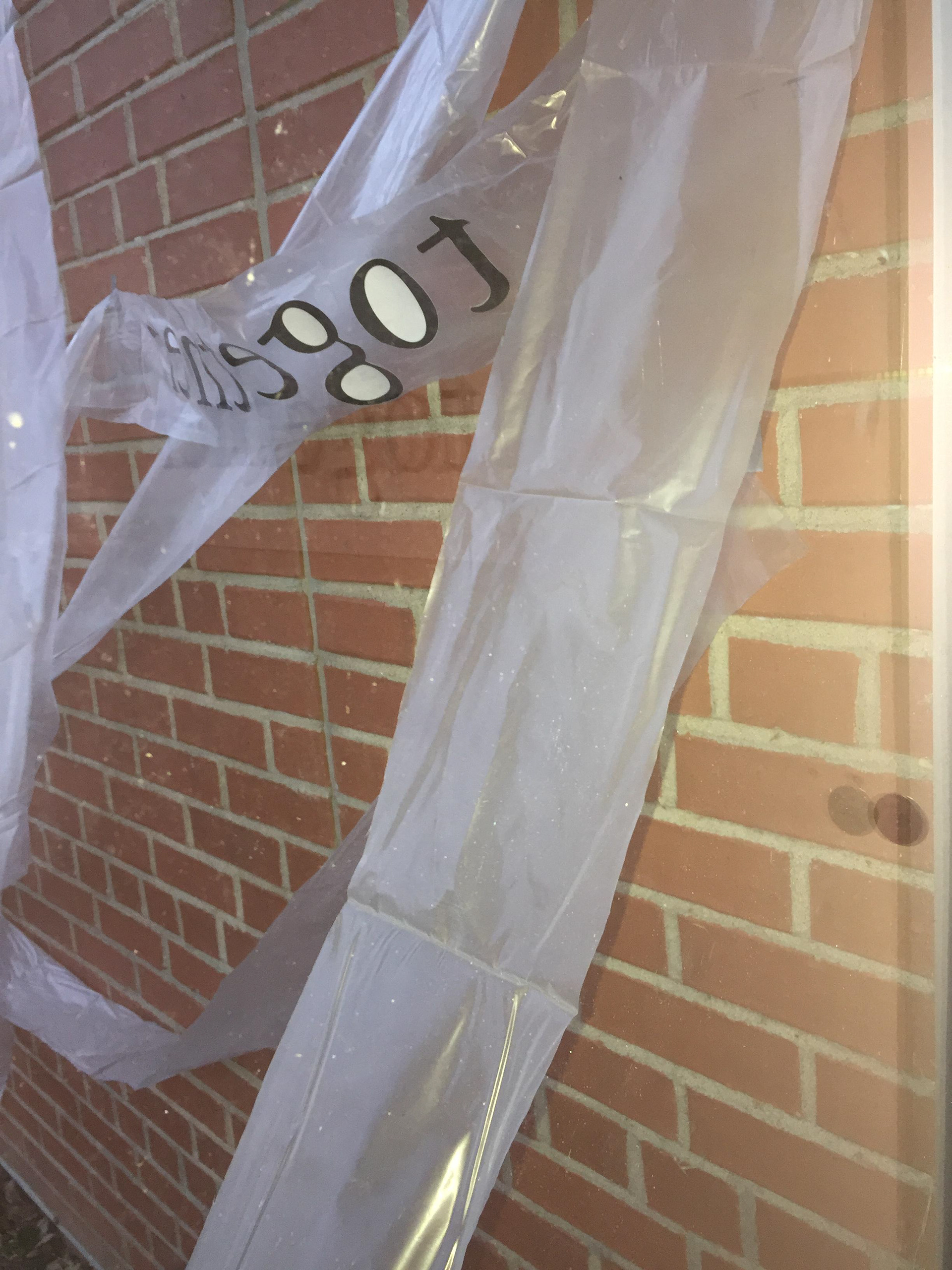 Quick Installation Representing the Romance Between Inside and Outside 