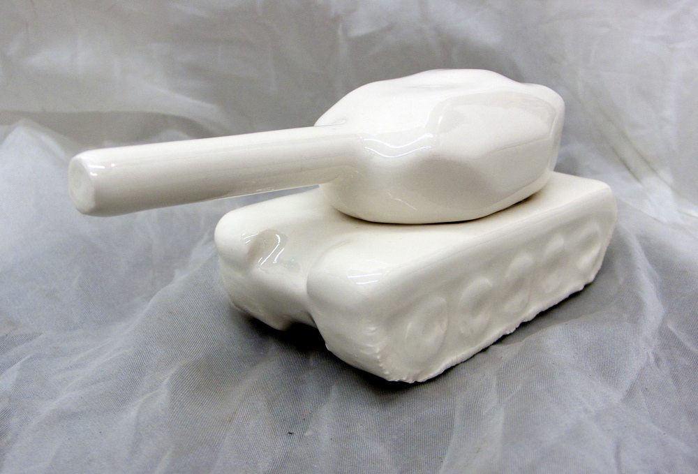 Porcelain tank with clear glaze