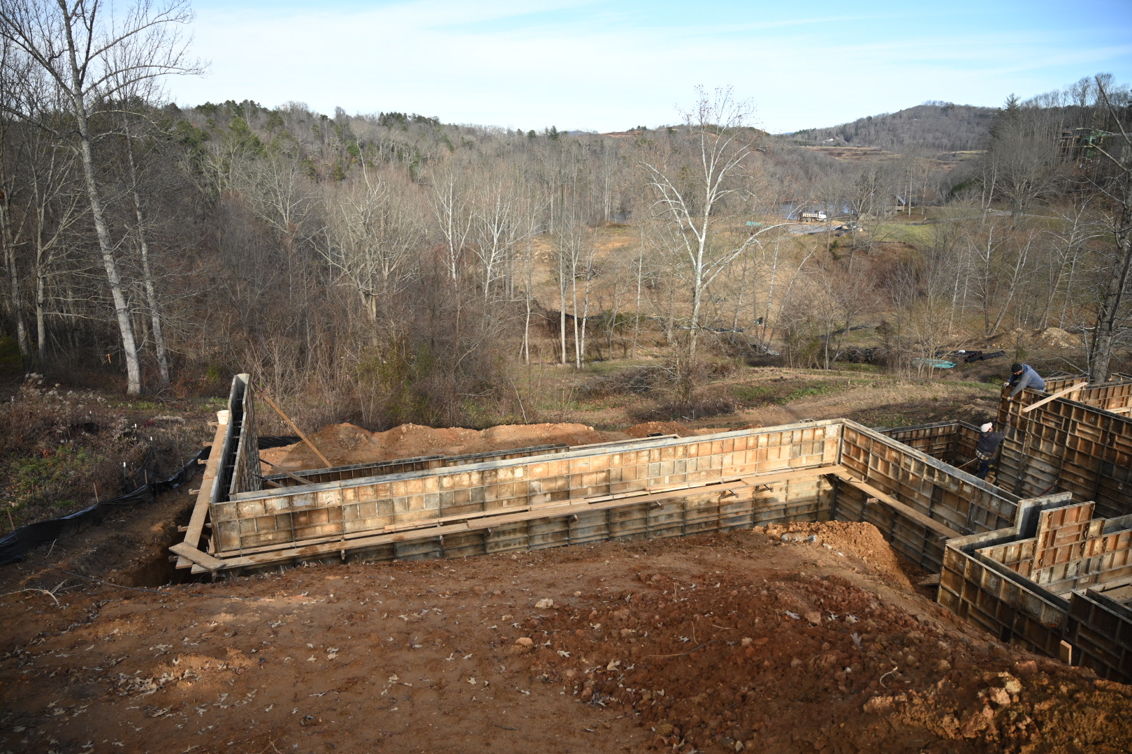 Using a variety of sized panels, metal forms can be erected to build any configuration of basement.