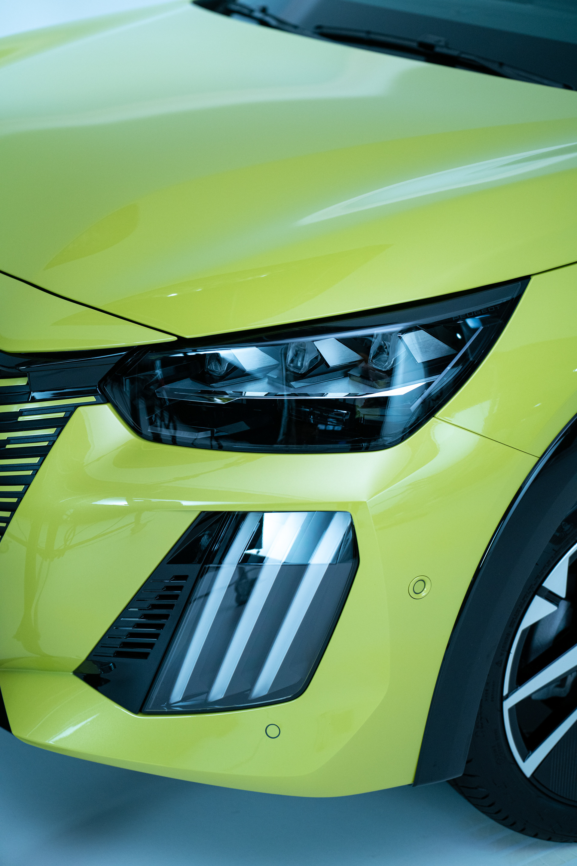 Peugeot E-208