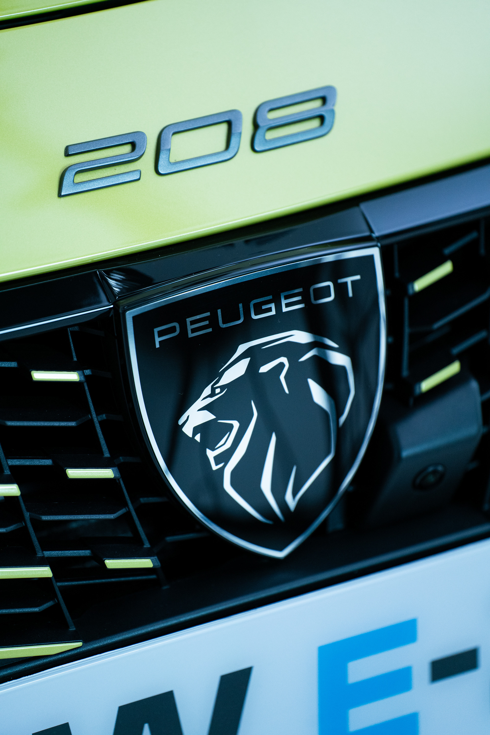 Peugeot E-208