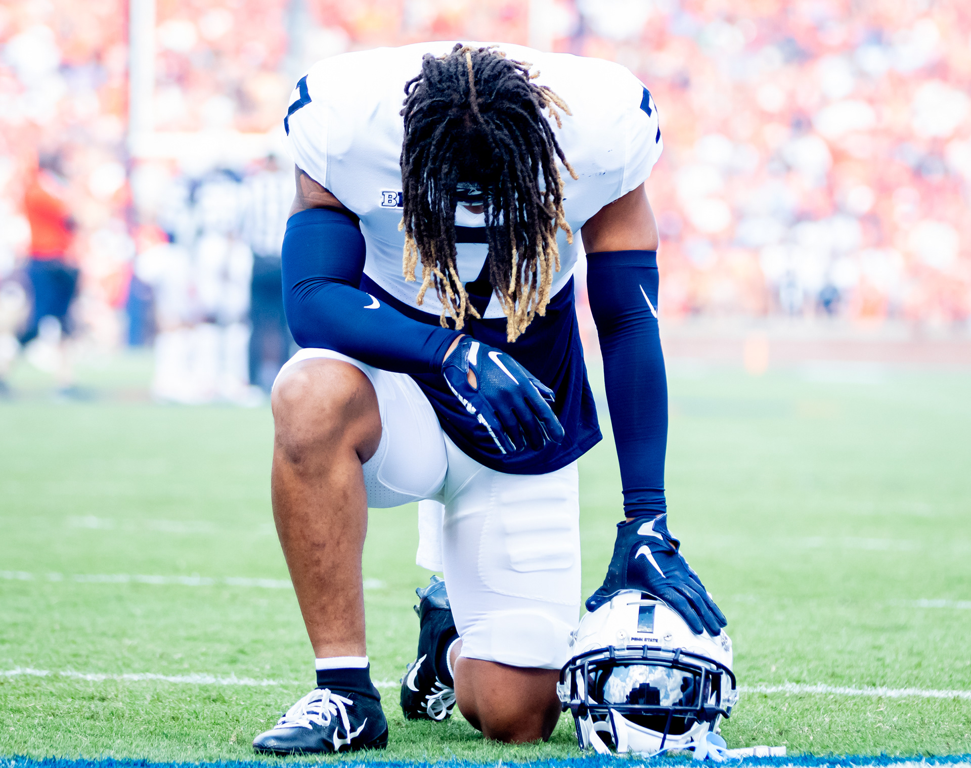 DB Jaylen Reed Praying before Auburn Game 