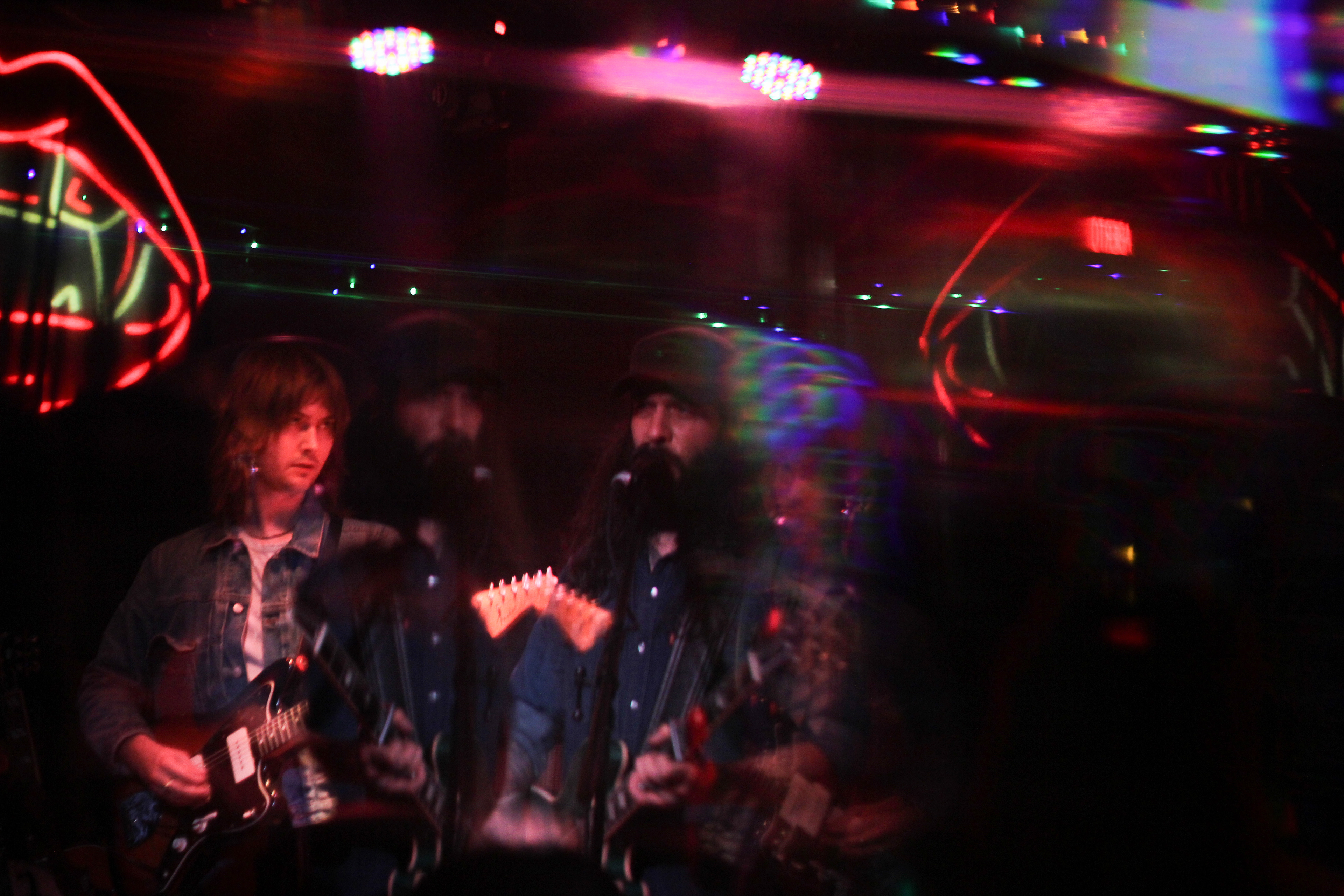 Shawn James: Santos Bar