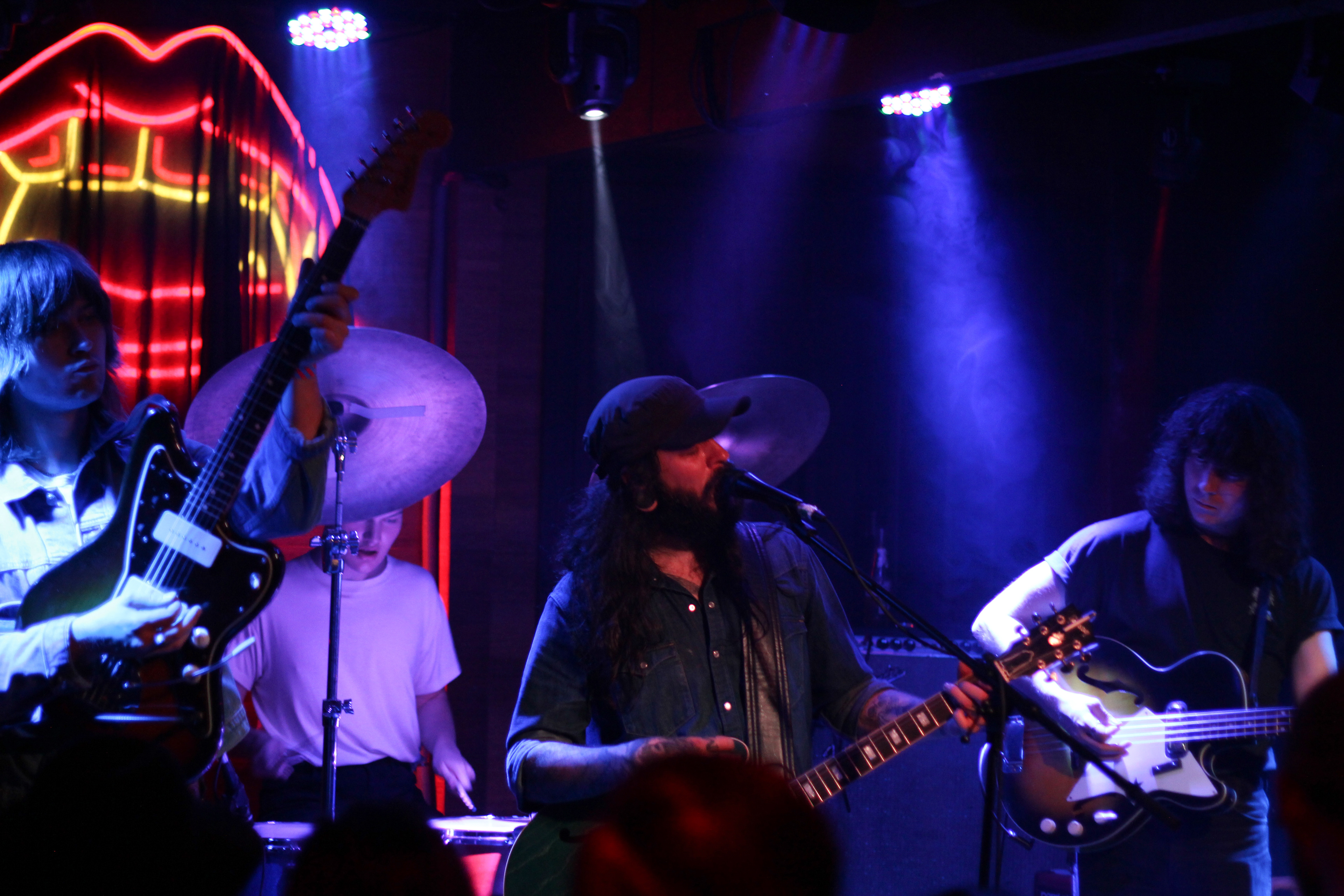 Shawn James: Santos Bar