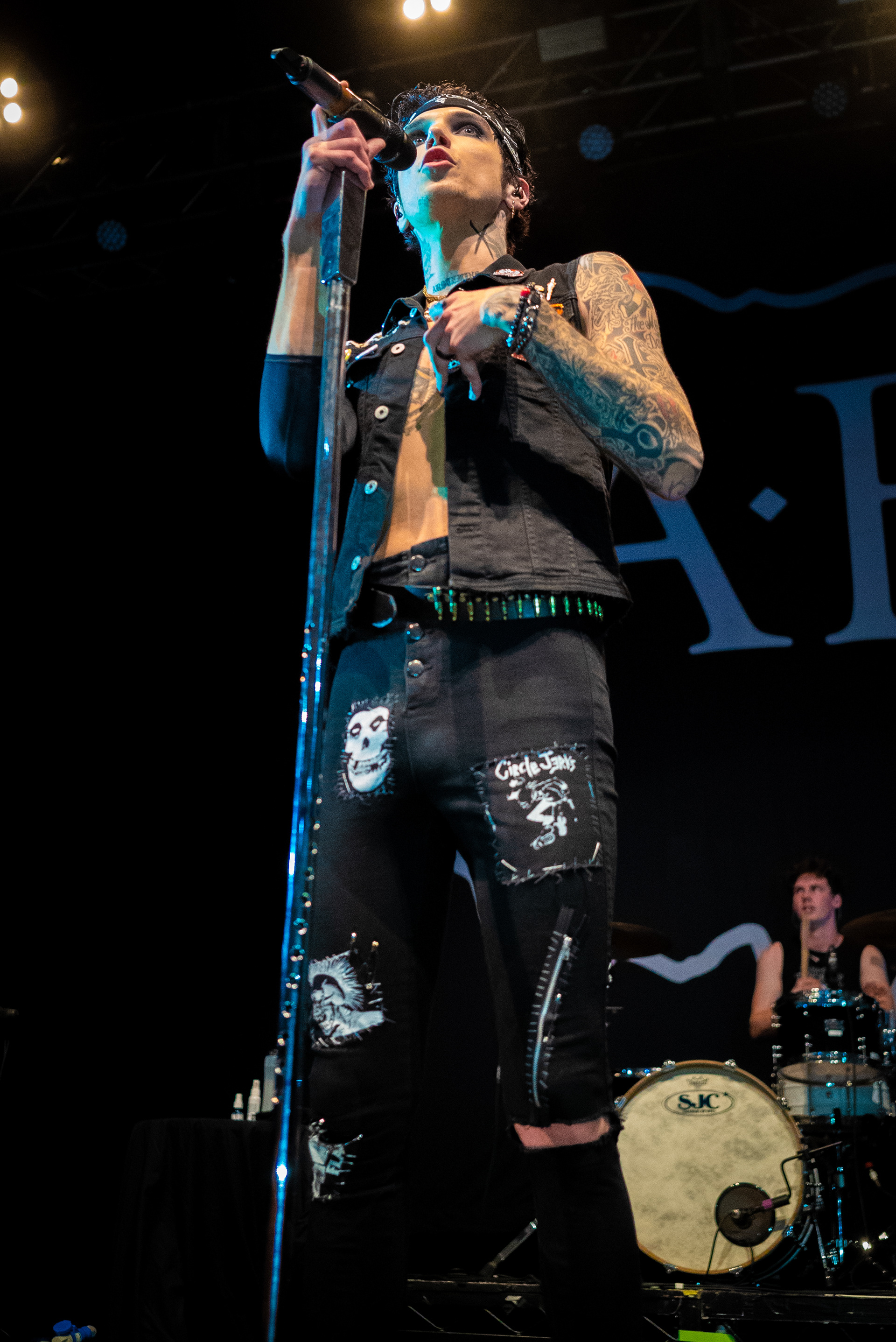 Andy Black singing to his crowd of fans