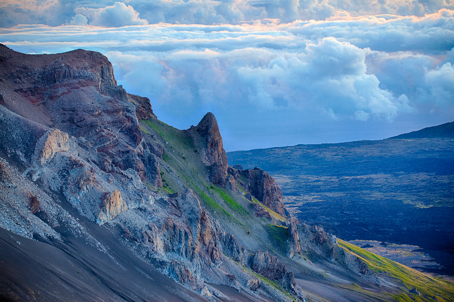Levé du Soleil au sommet du volcan Haleakalā | Sunrize on top of Haleakalā volcano