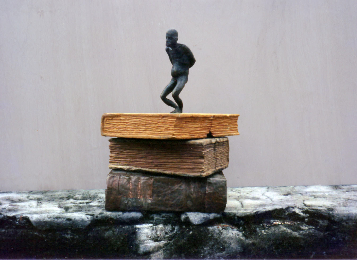 Esopo 1994. bronce and wood. 60 x 30 x 40 cm.  (Bronze caster Andres Montalvan Cuellar)