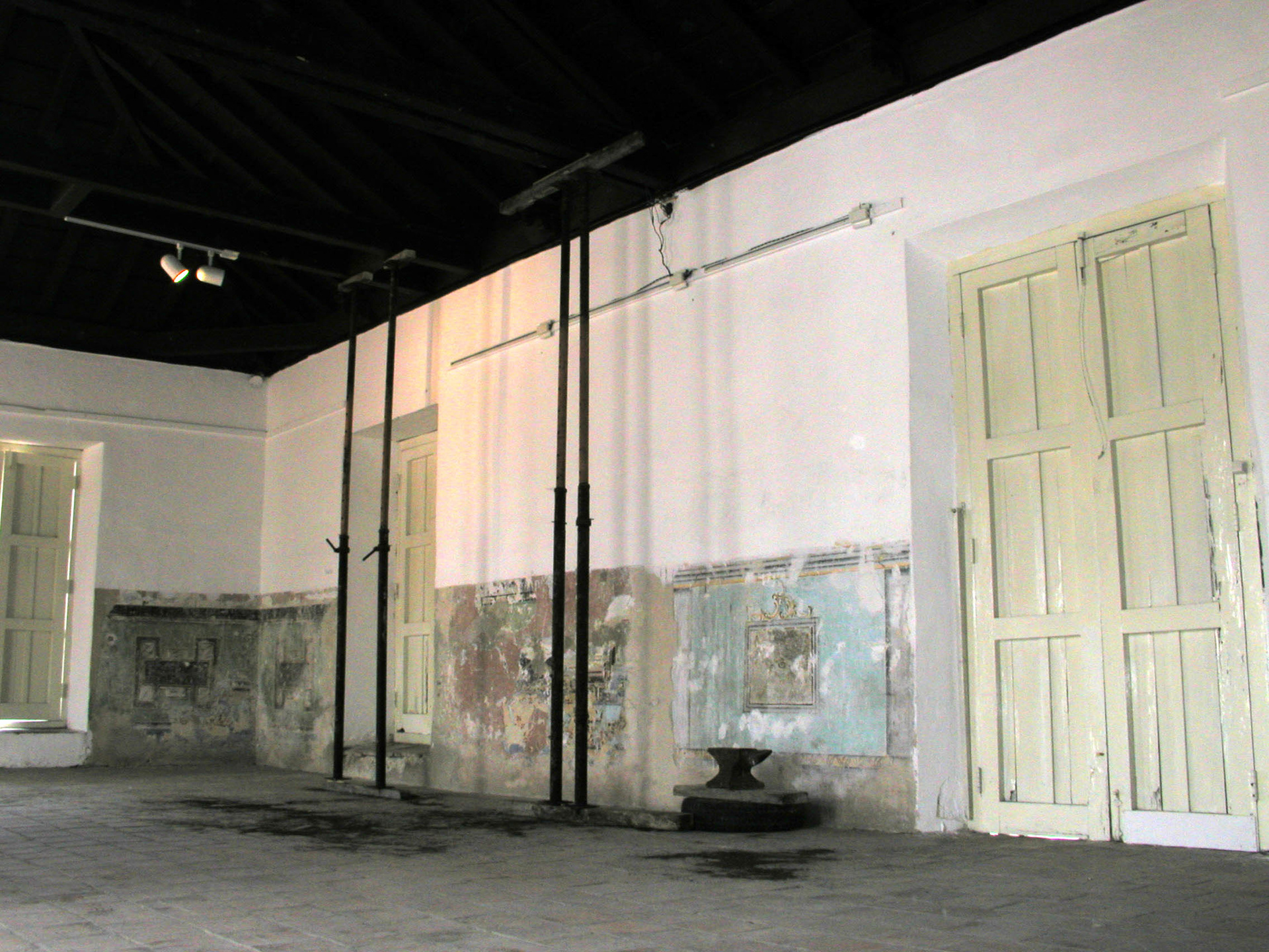 "Pequeña historia de mi vida" 2002. installation. variable dimensions.