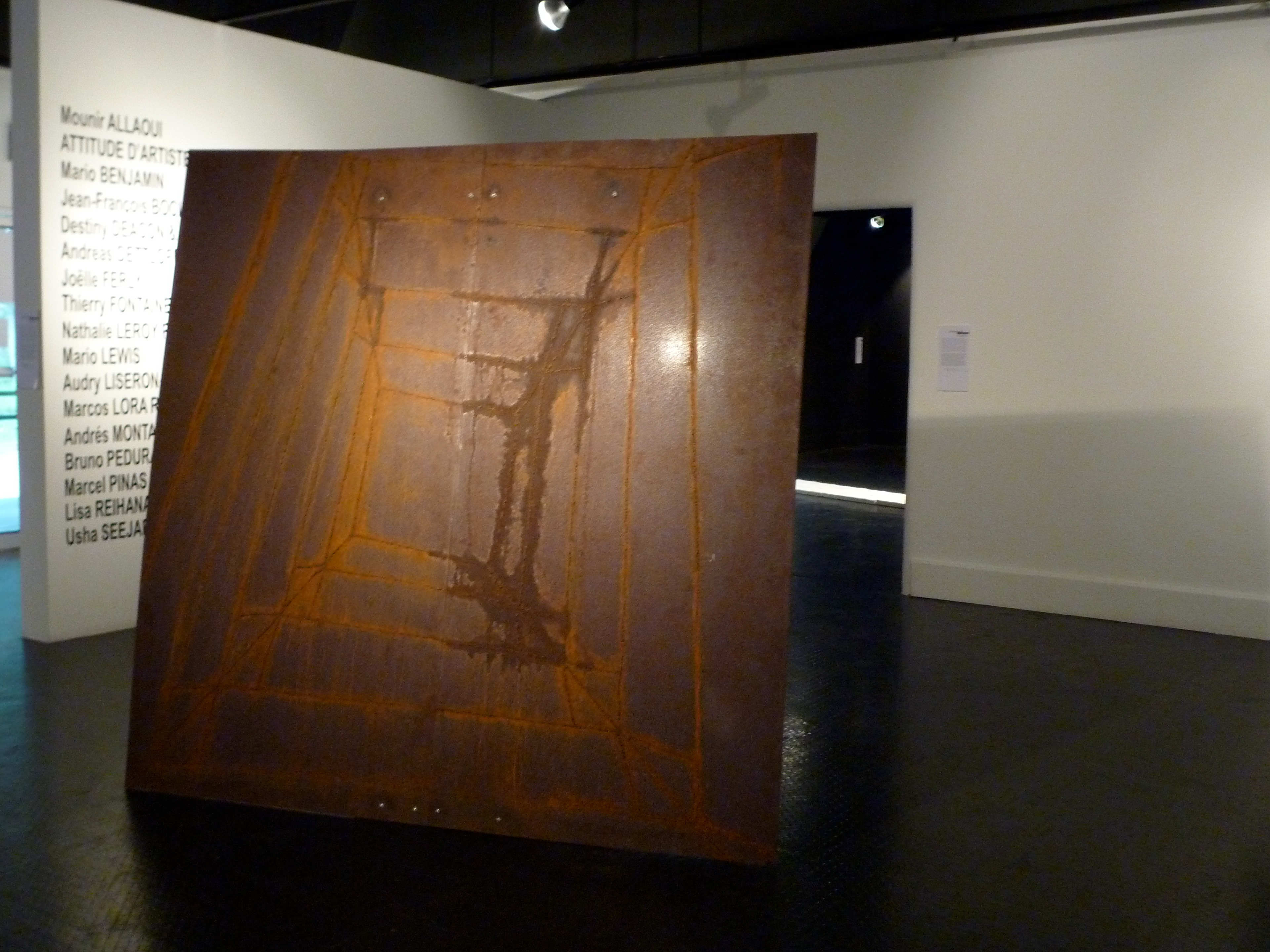 "Sumido en lo profundo II" 2007.  wood  and metal arc welding. 200 x 200 cm.