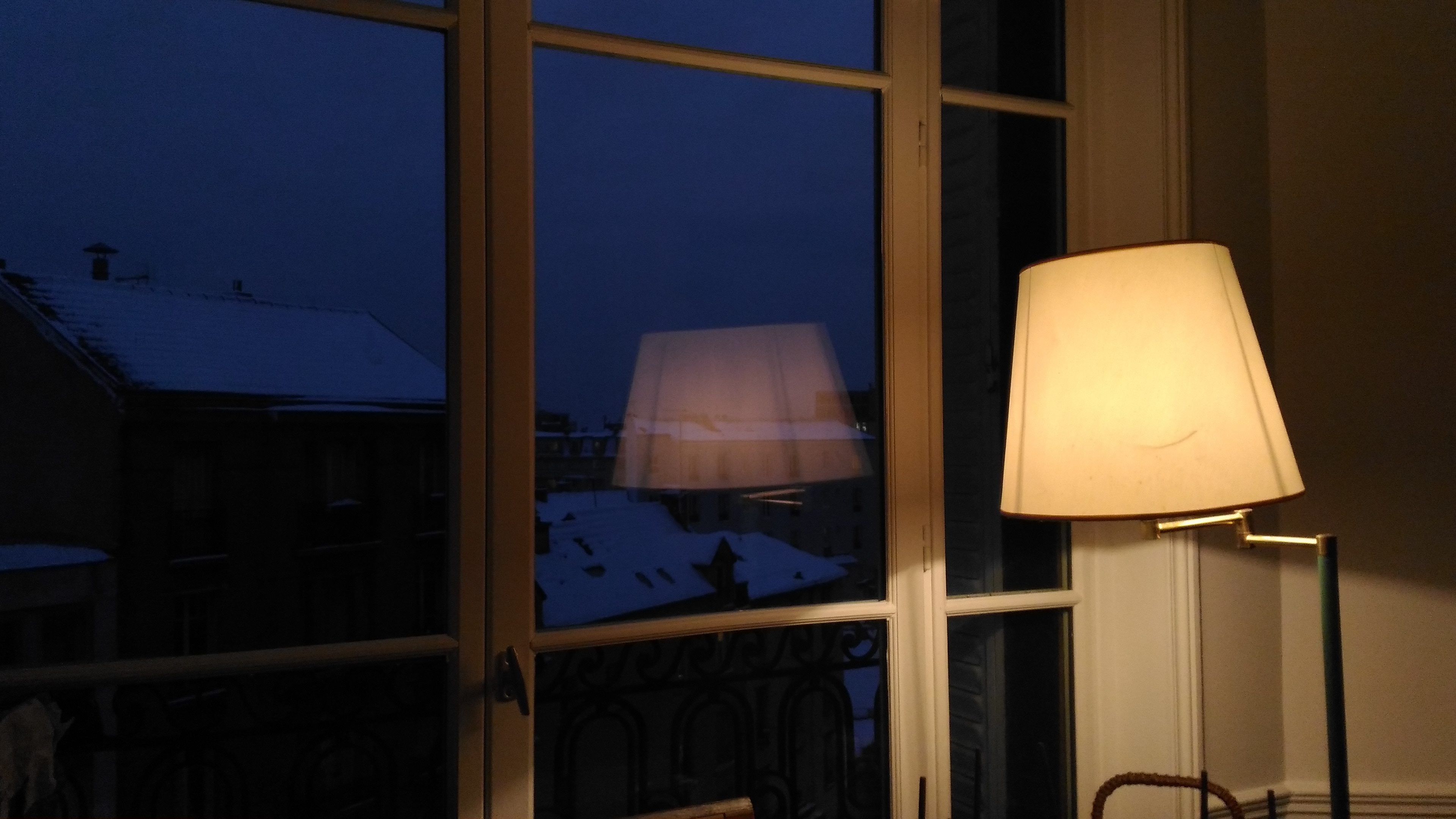 From the serie "Mirando ailleurs" S/T 2018.  80 x 100 m. E/5