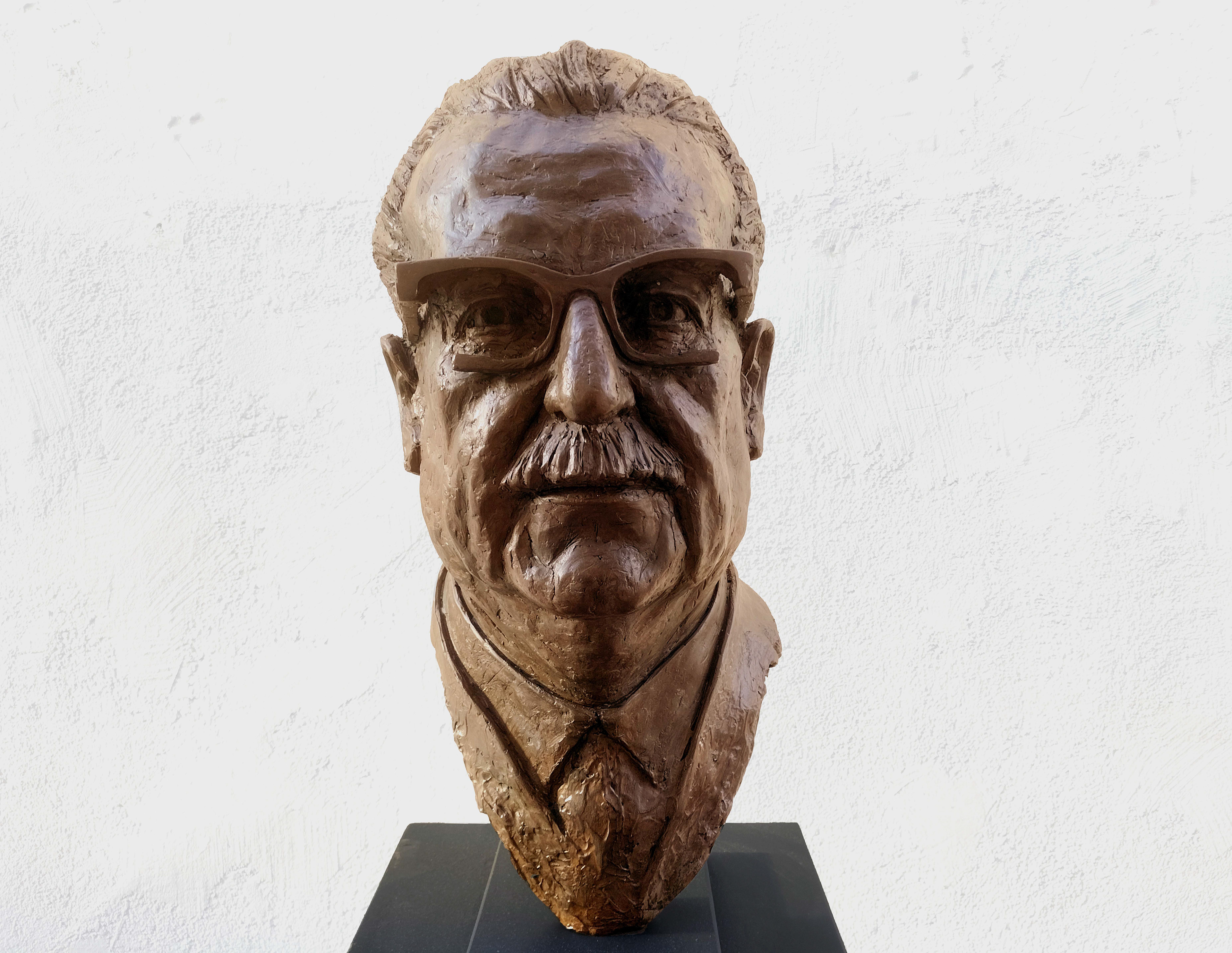 Buste Salvador Allende. resine polyester.